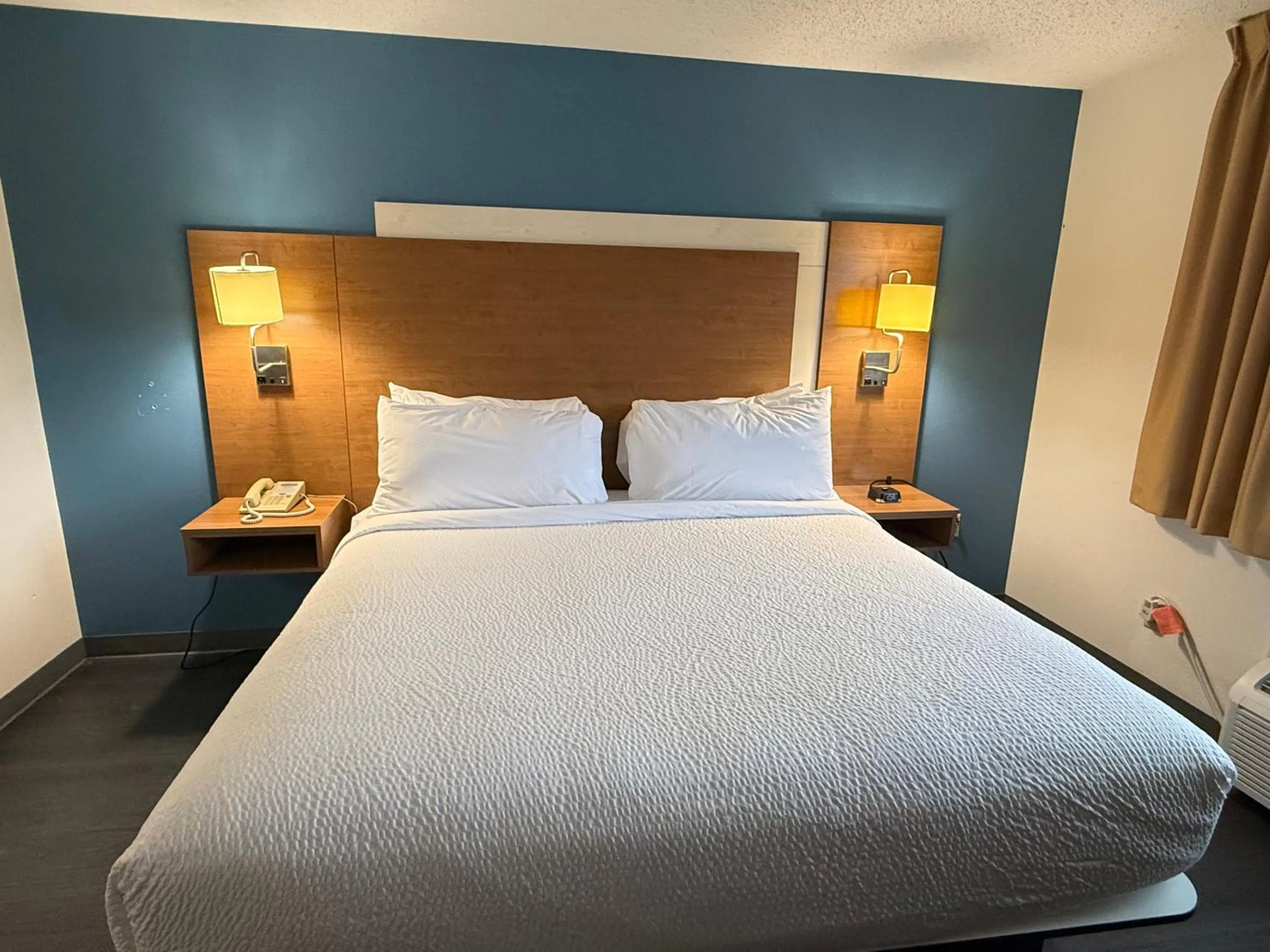 Bed in Travelodge by Wyndham Lamoni