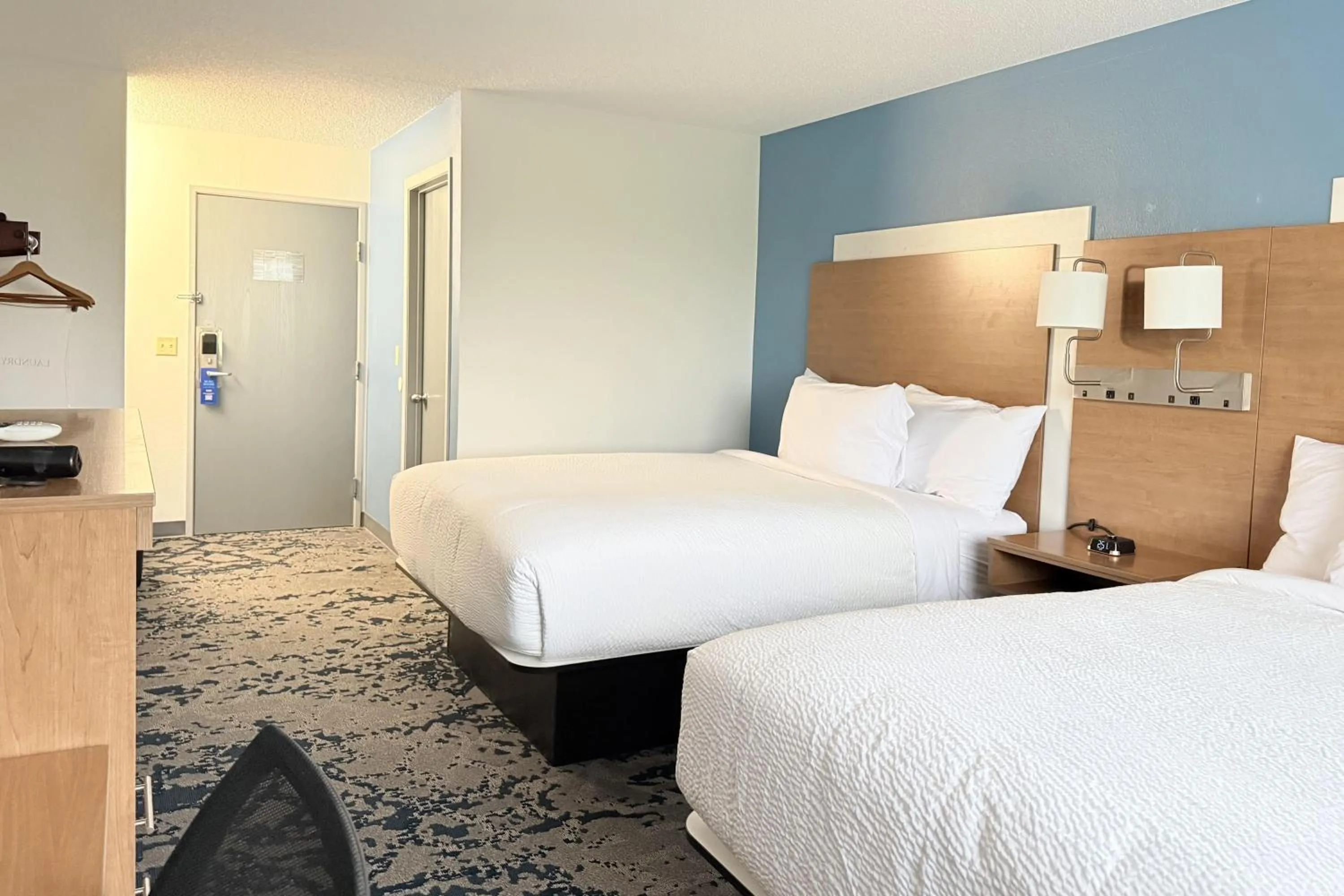 Photo of the whole room, Bed in Travelodge by Wyndham Lamoni