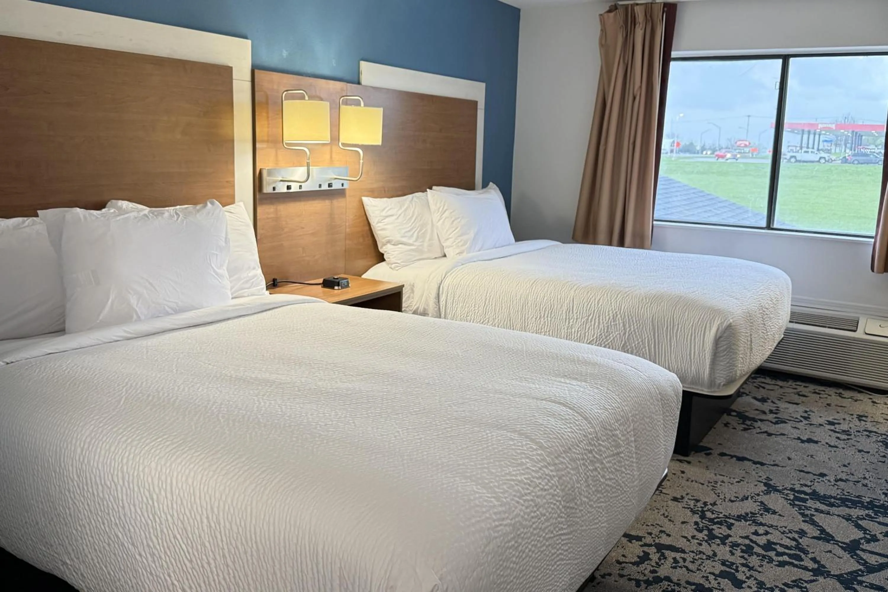 Photo of the whole room, Bed in Travelodge by Wyndham Lamoni