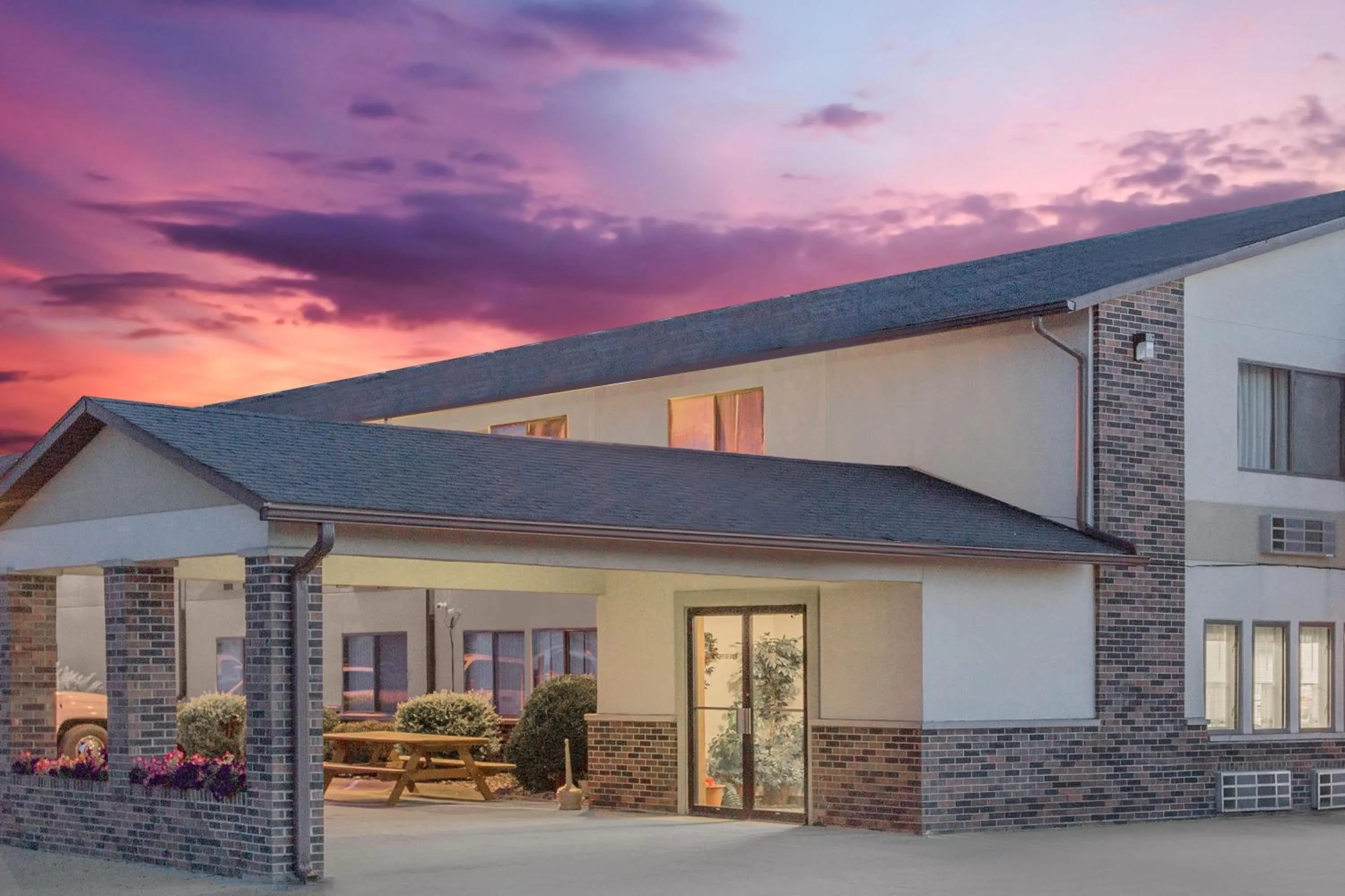 Property building in Travelodge by Wyndham Lamoni