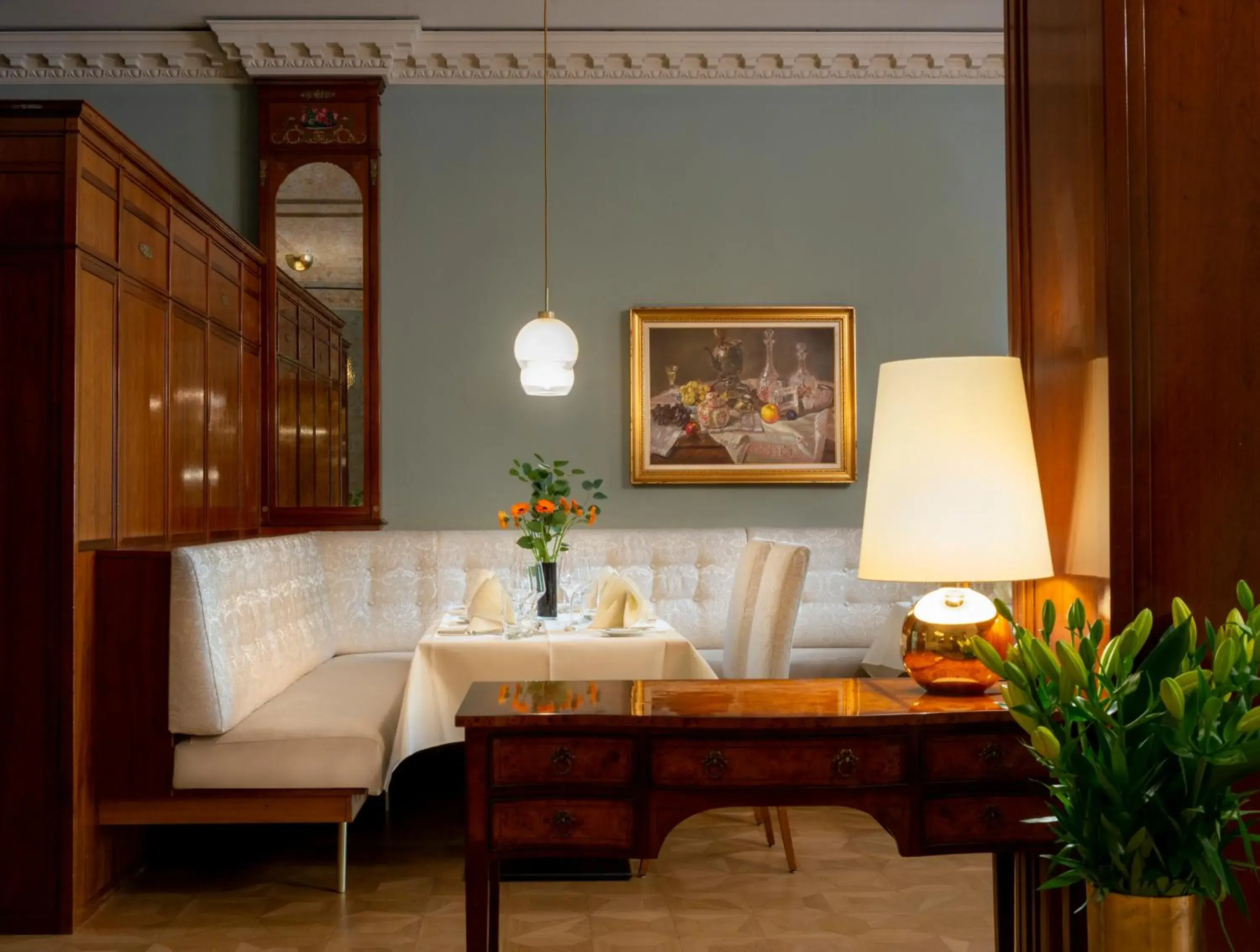 Restaurant/places to eat in Best Western Premier Grand Hotel Russischer Hof Restaurant/places to eat in Best Western Premier Grand Hotel Russischer Hof
