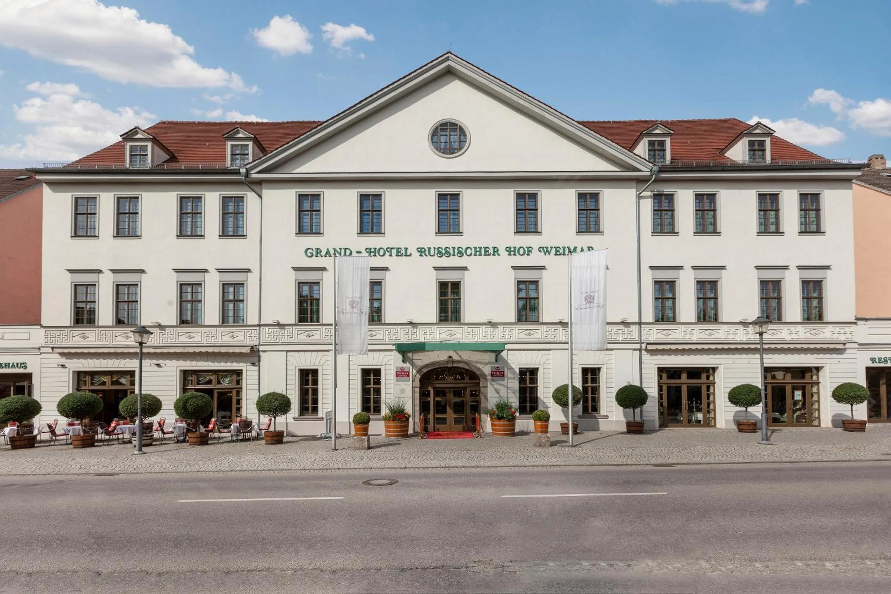 Property building in Best Western Premier Grand Hotel Russischer Hof