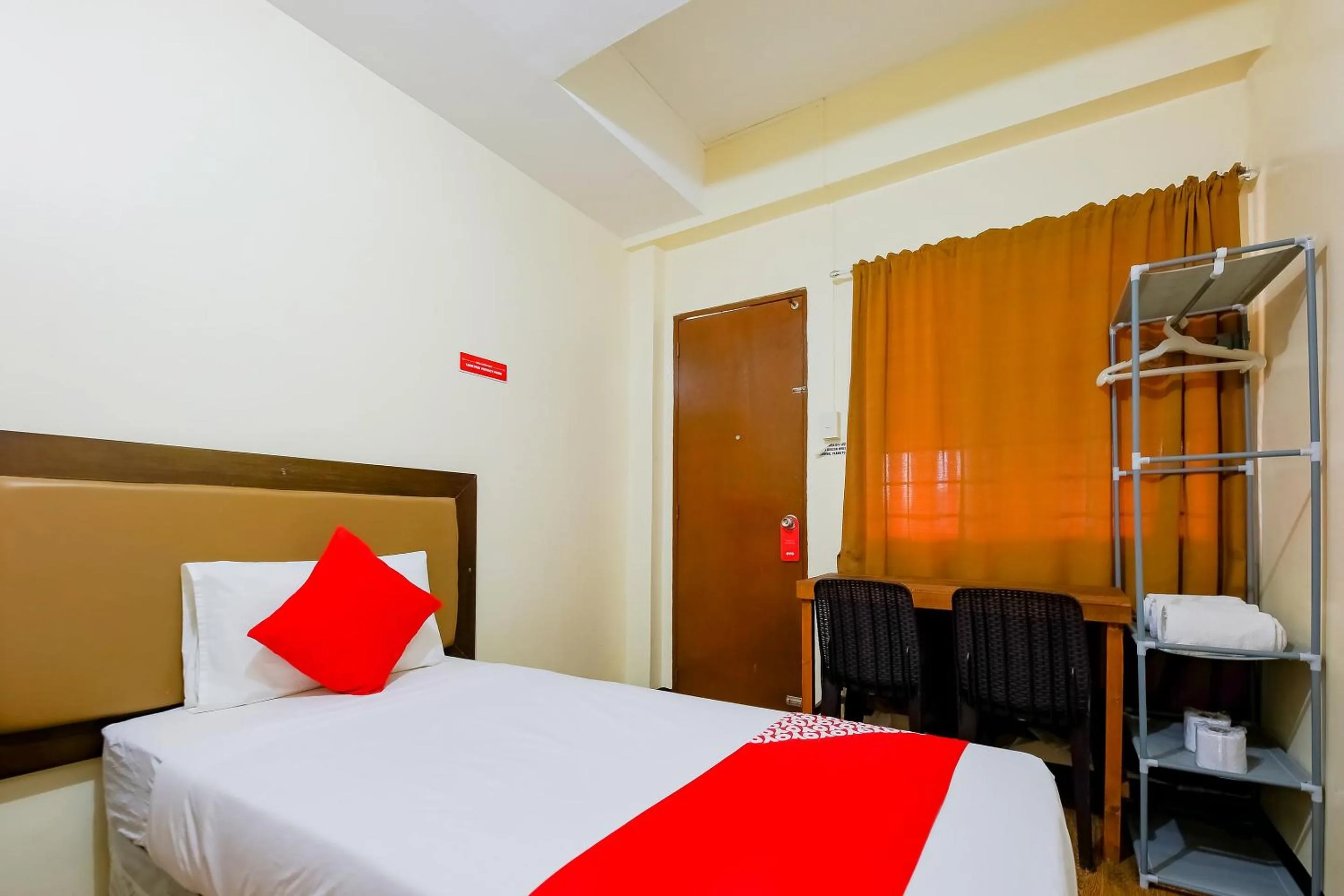 Bedroom, Bed in OYO 431 Apollo 11 Apartelle