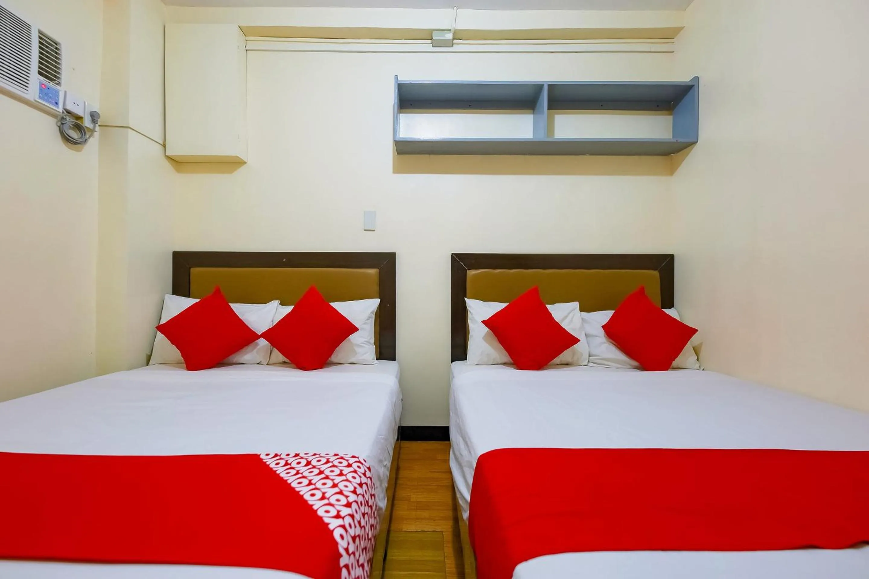 Bedroom, Bed in OYO 431 Apollo 11 Apartelle