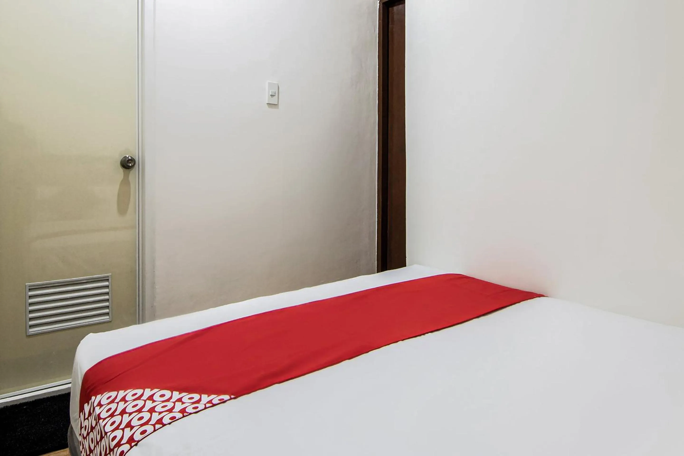 Bedroom, Bed in OYO 431 Apollo 11 Apartelle