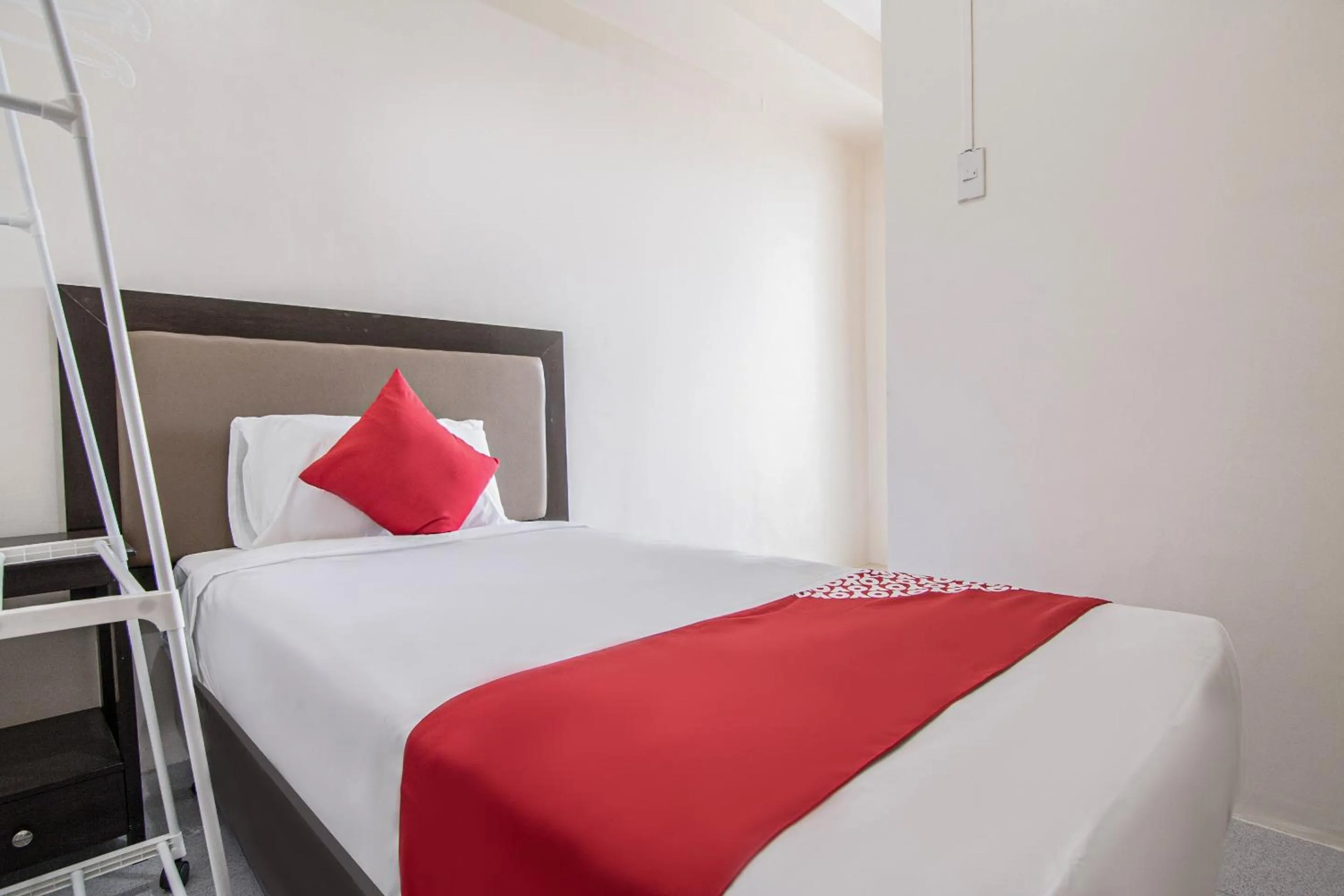 Bedroom, Bed in OYO 431 Apollo 11 Apartelle