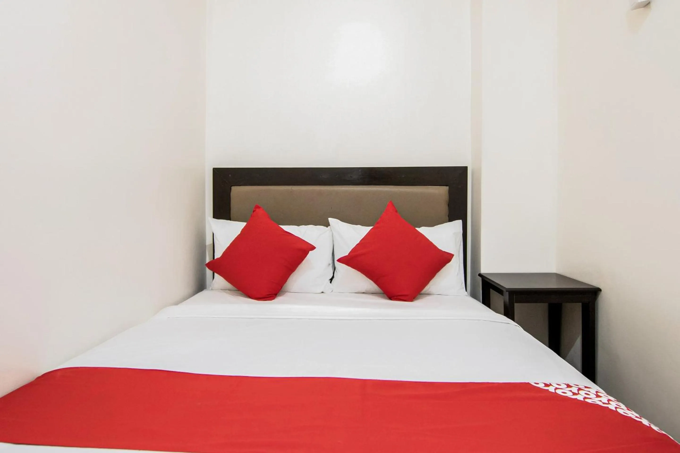 Bedroom, Bed in OYO 431 Apollo 11 Apartelle