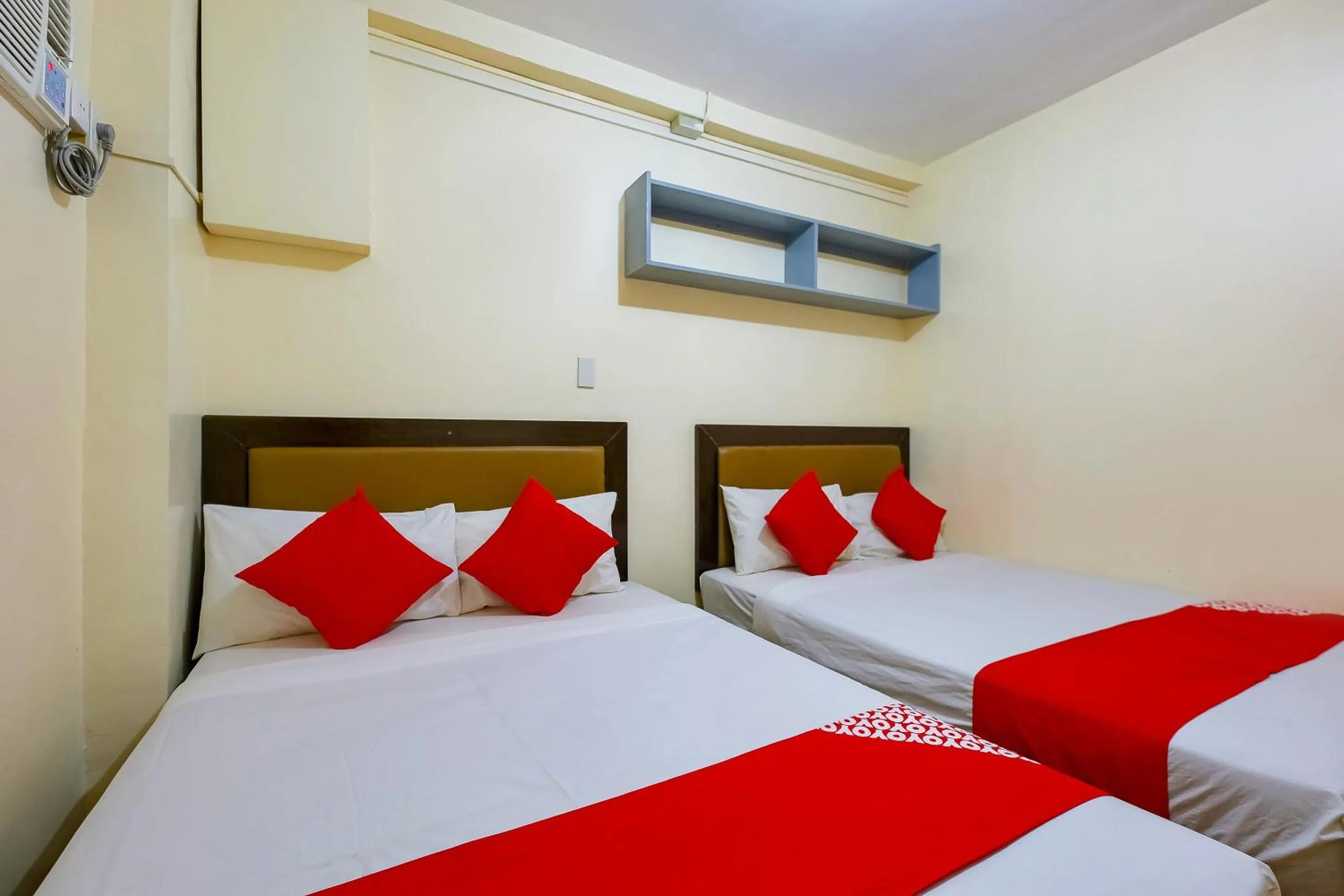 Bedroom, Bed in OYO 431 Apollo 11 Apartelle