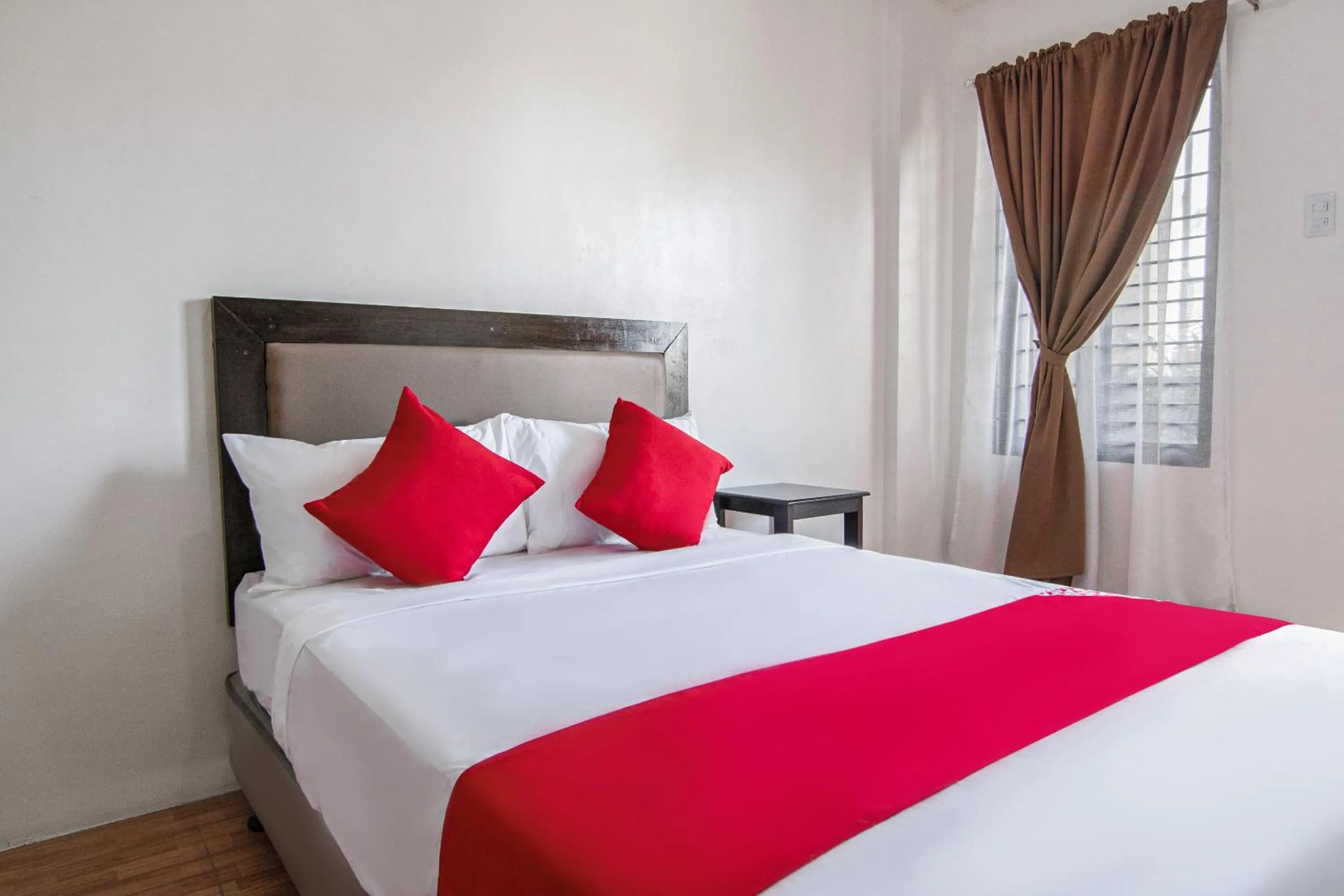 Bedroom, Bed in OYO 431 Apollo 11 Apartelle