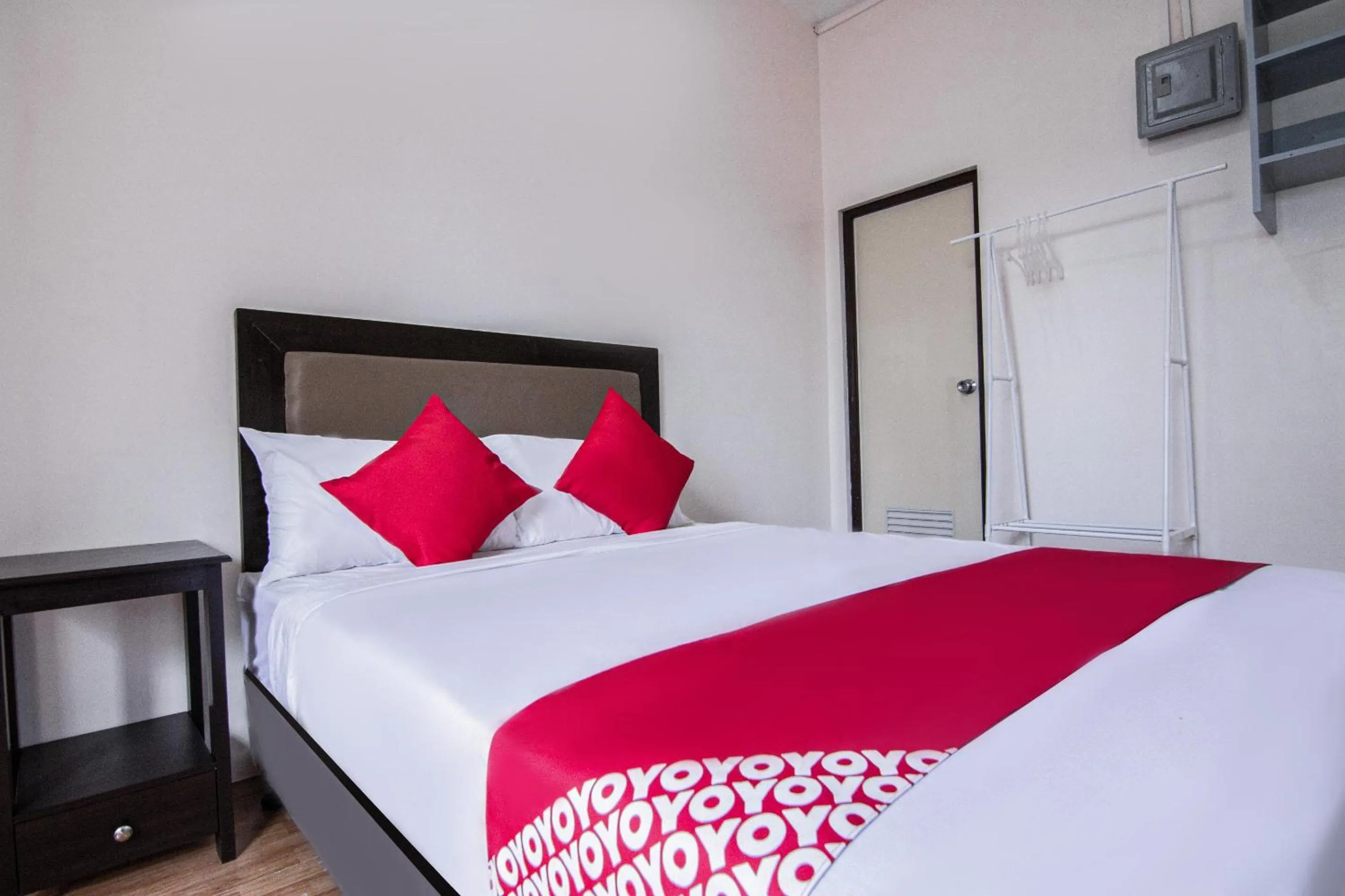 Bedroom, Bed in OYO 431 Apollo 11 Apartelle