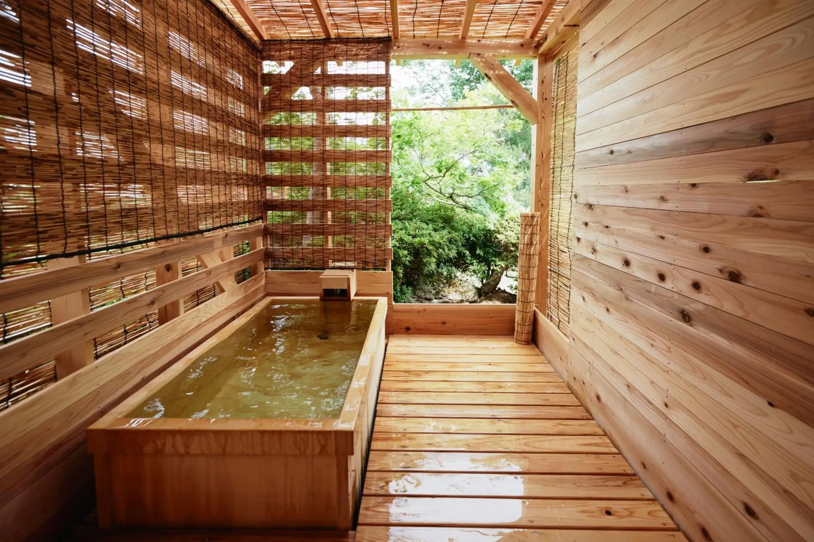 Japanese-Style Superior Room with Bed & Open Air Bath in Takamiya Ryokan Sagiya Sansorai Japanese-Style Superior Room with Bed & Open Air Bath in Takamiya Ryokan Sagiya Sansorai