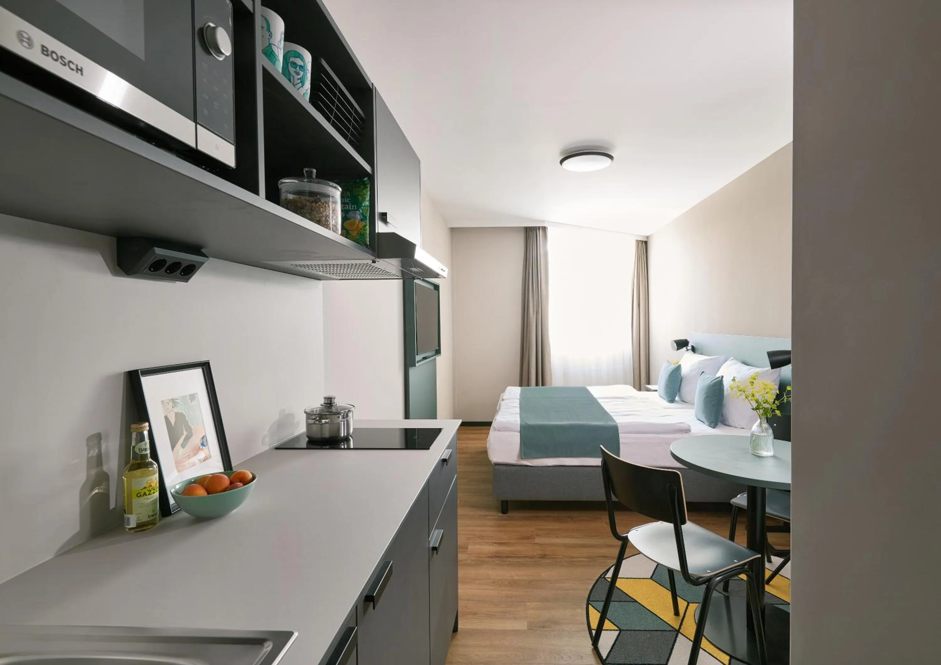 Kitchen or kitchenette, Bed in Living Hotel am Deutschen Museum