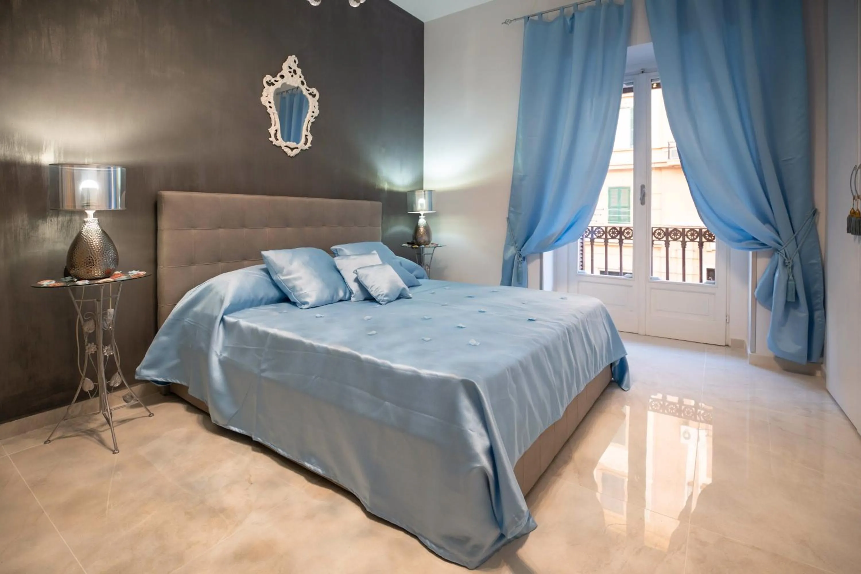 Bed in New In! Syrenuse at Santa Lucia