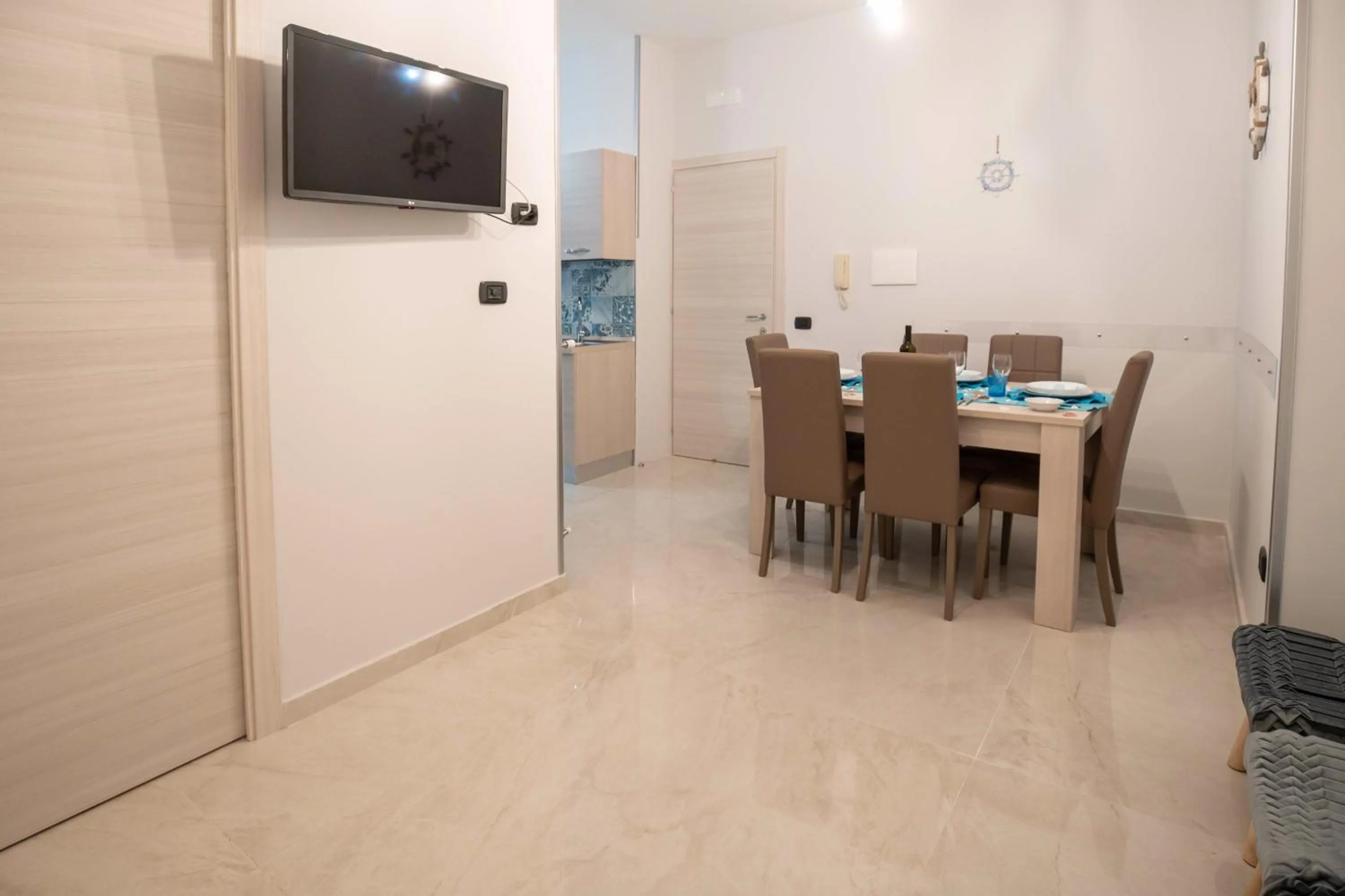 Communal lounge/ TV room in New In! Syrenuse at Santa Lucia