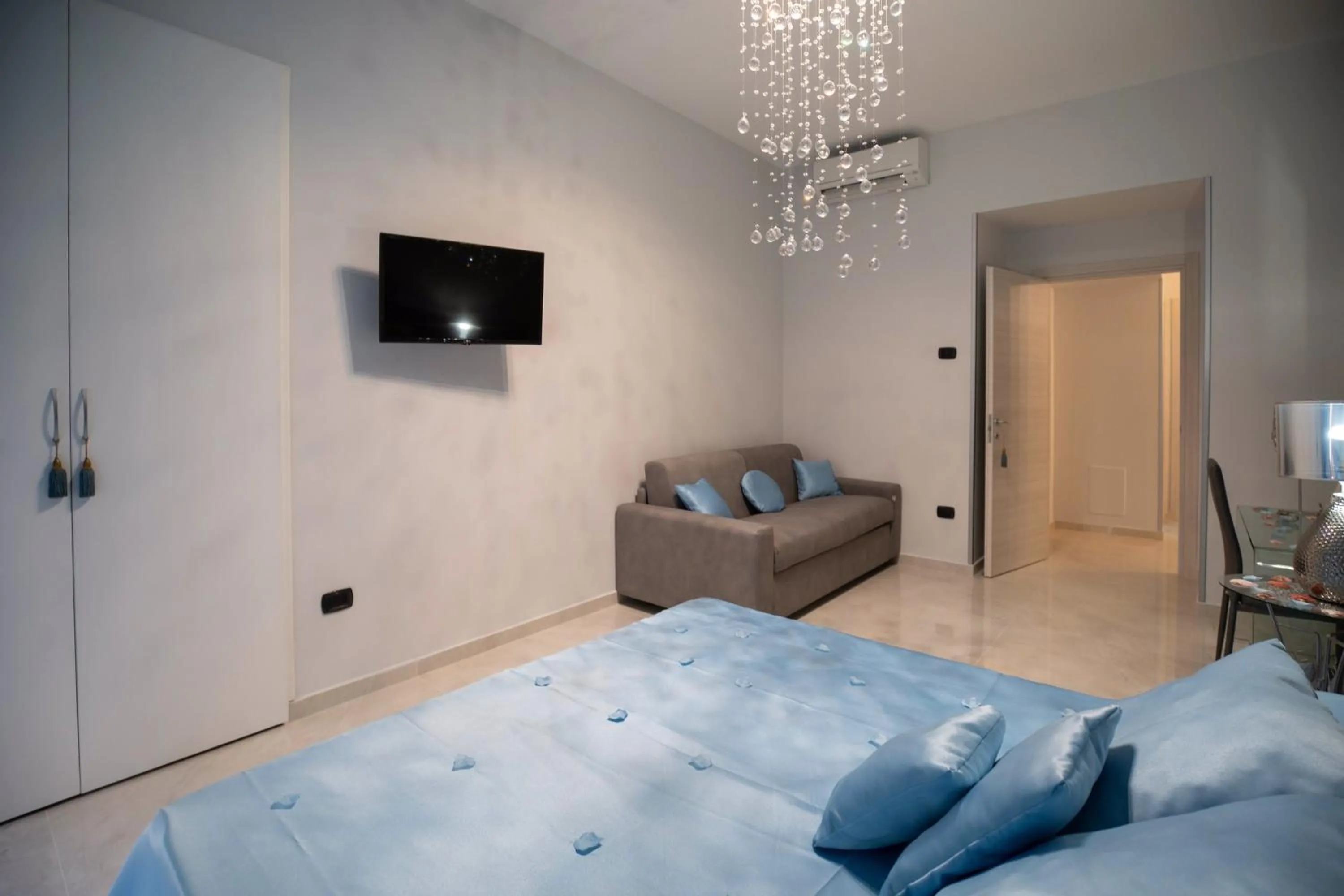 TV and multimedia, Bed in New In! Syrenuse at Santa Lucia