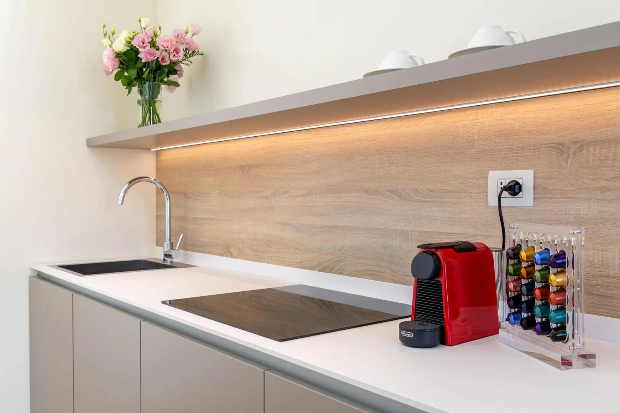 Coffee/tea facilities in Palace Lido Hotel & Suites