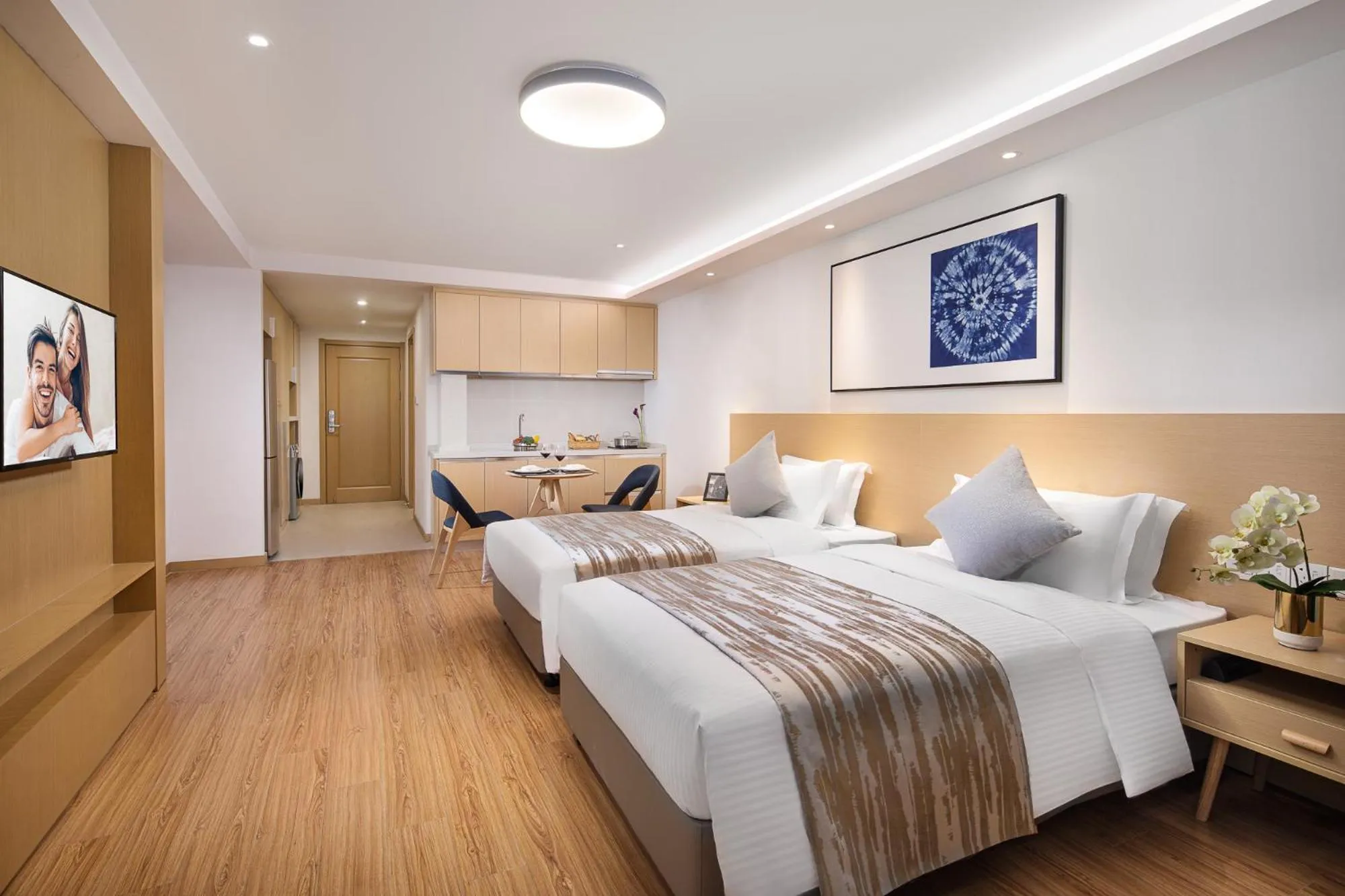Photo of the whole room, Bed in Joysuites Nantong
