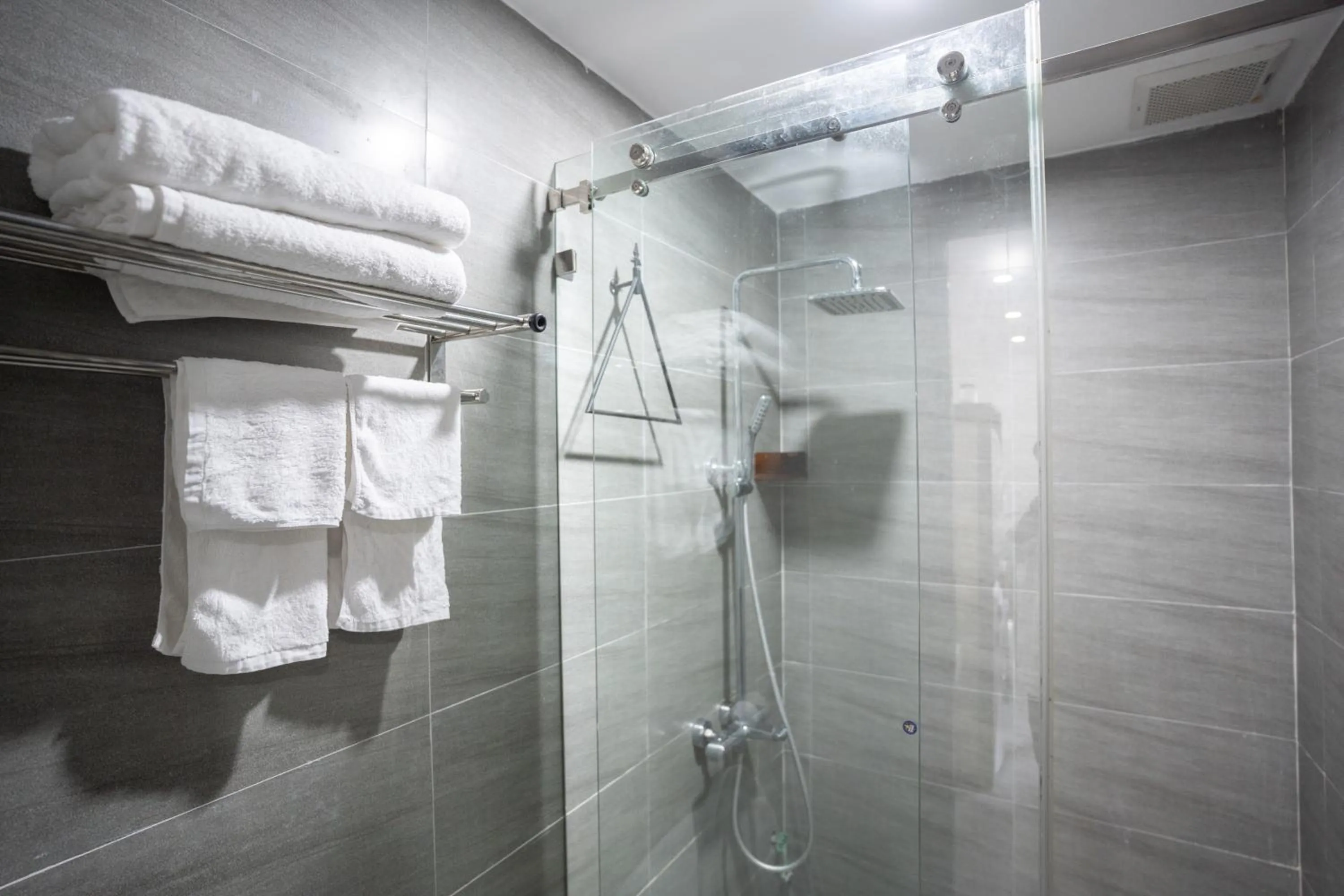 Bathroom in Quang Vinh Apartment and Hotel Hoi An