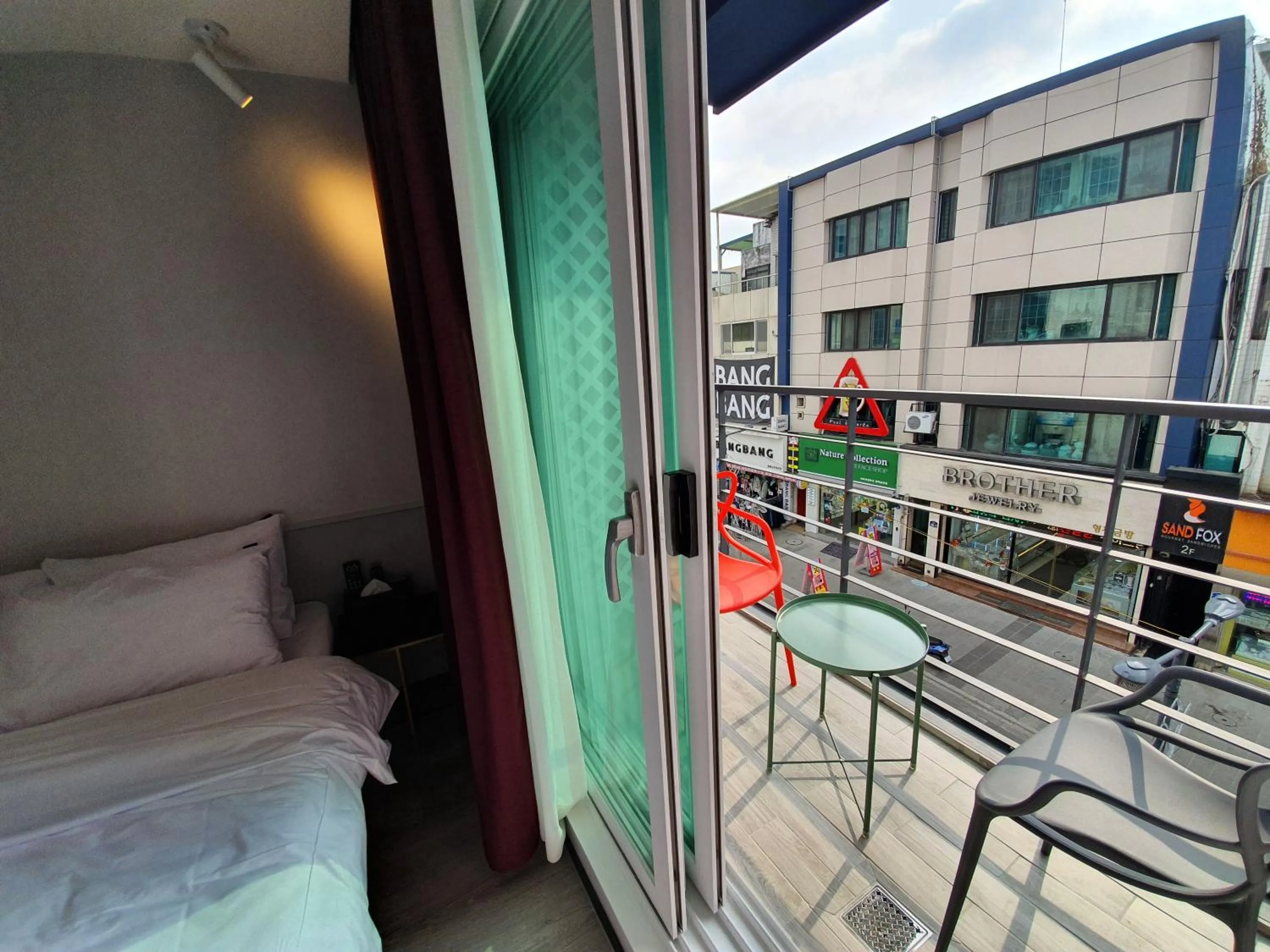 Patio, Bed in Browndot hotel songtan