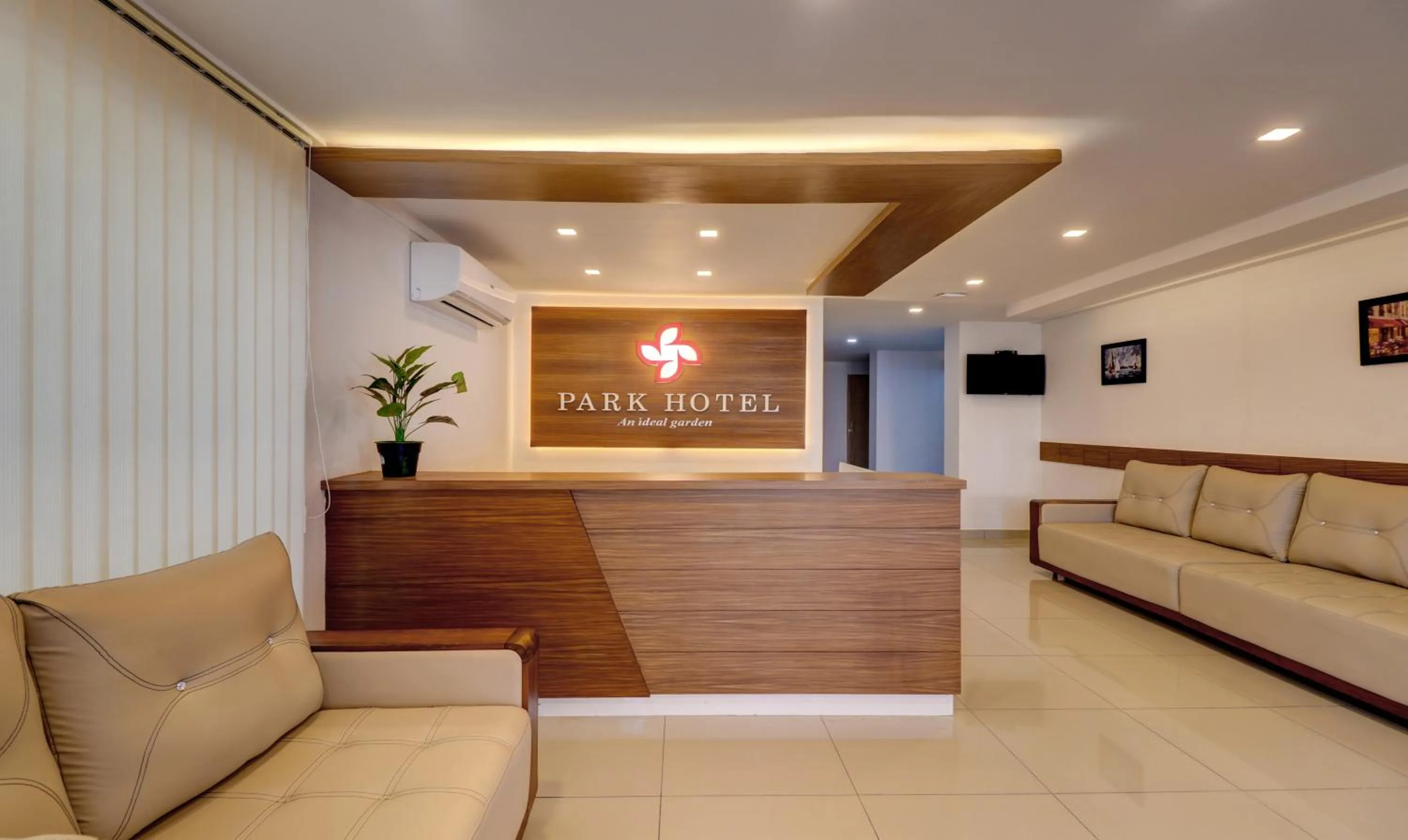 Lobby or reception in Treebo Park - 500m from Medical College