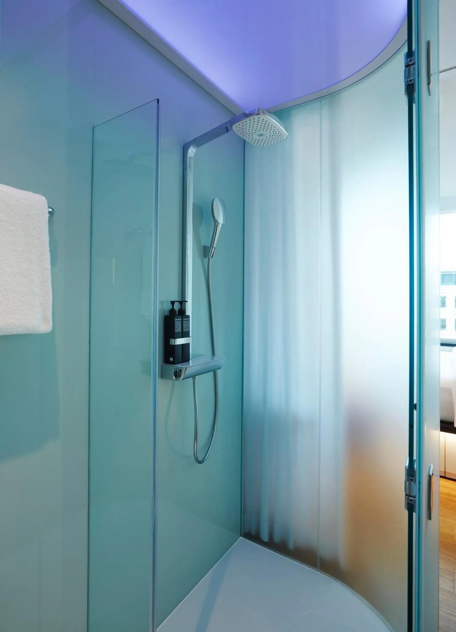 Bathroom in citizenM Washington Capital