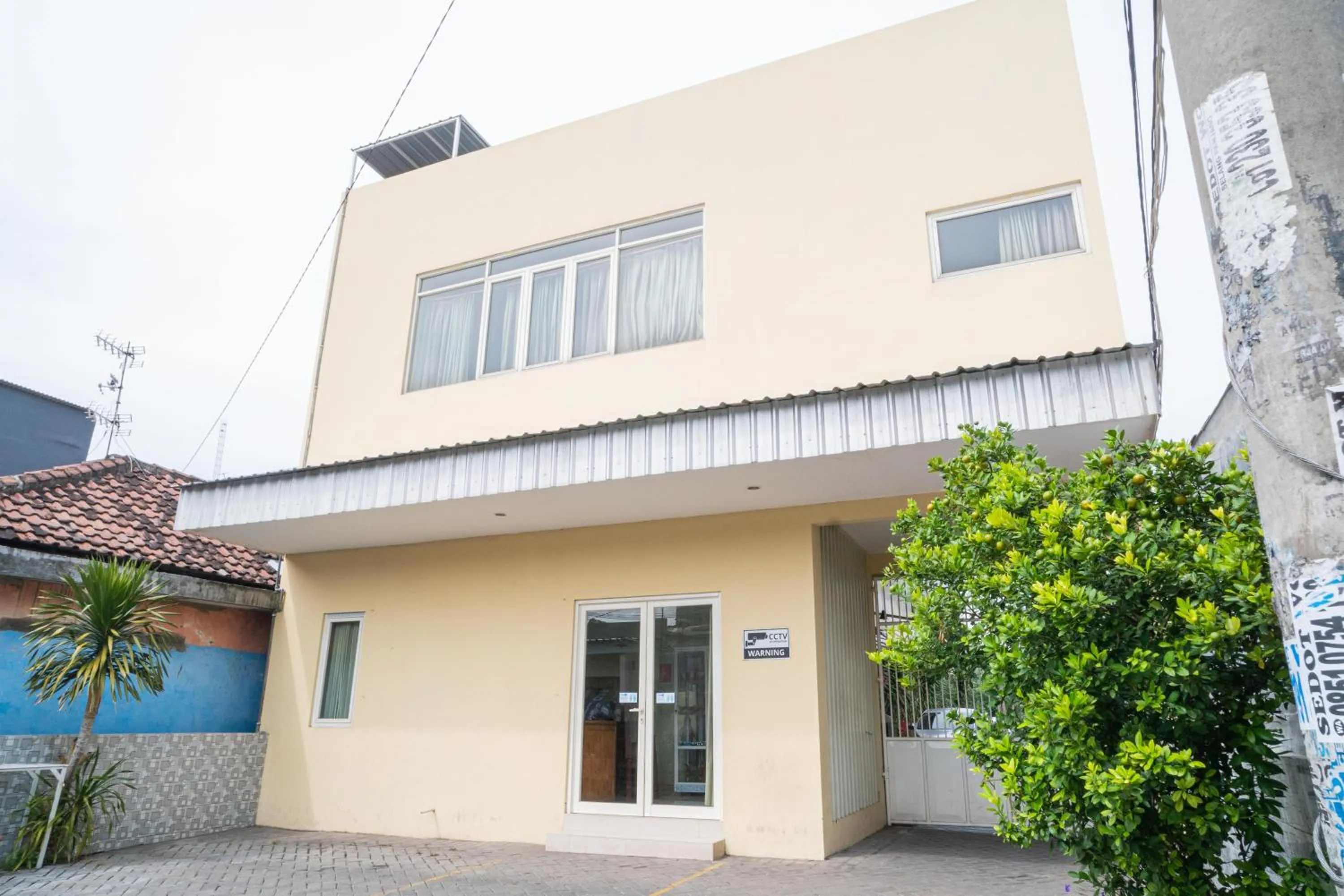 Property building in RedDoorz Syariah near Suncity Mall Sidoarjo