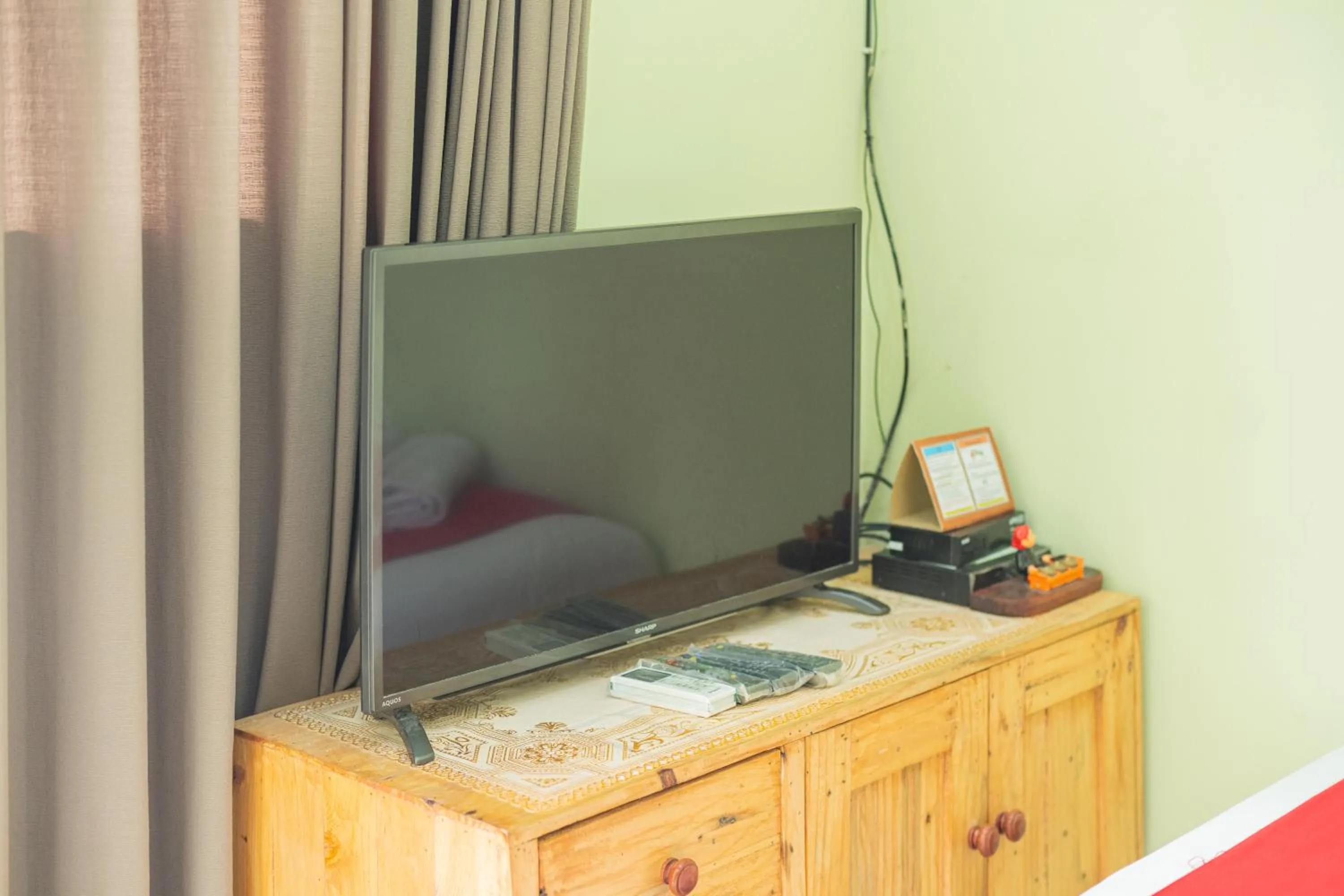 TV and multimedia in RedDoorz Syariah near Suncity Mall Sidoarjo
