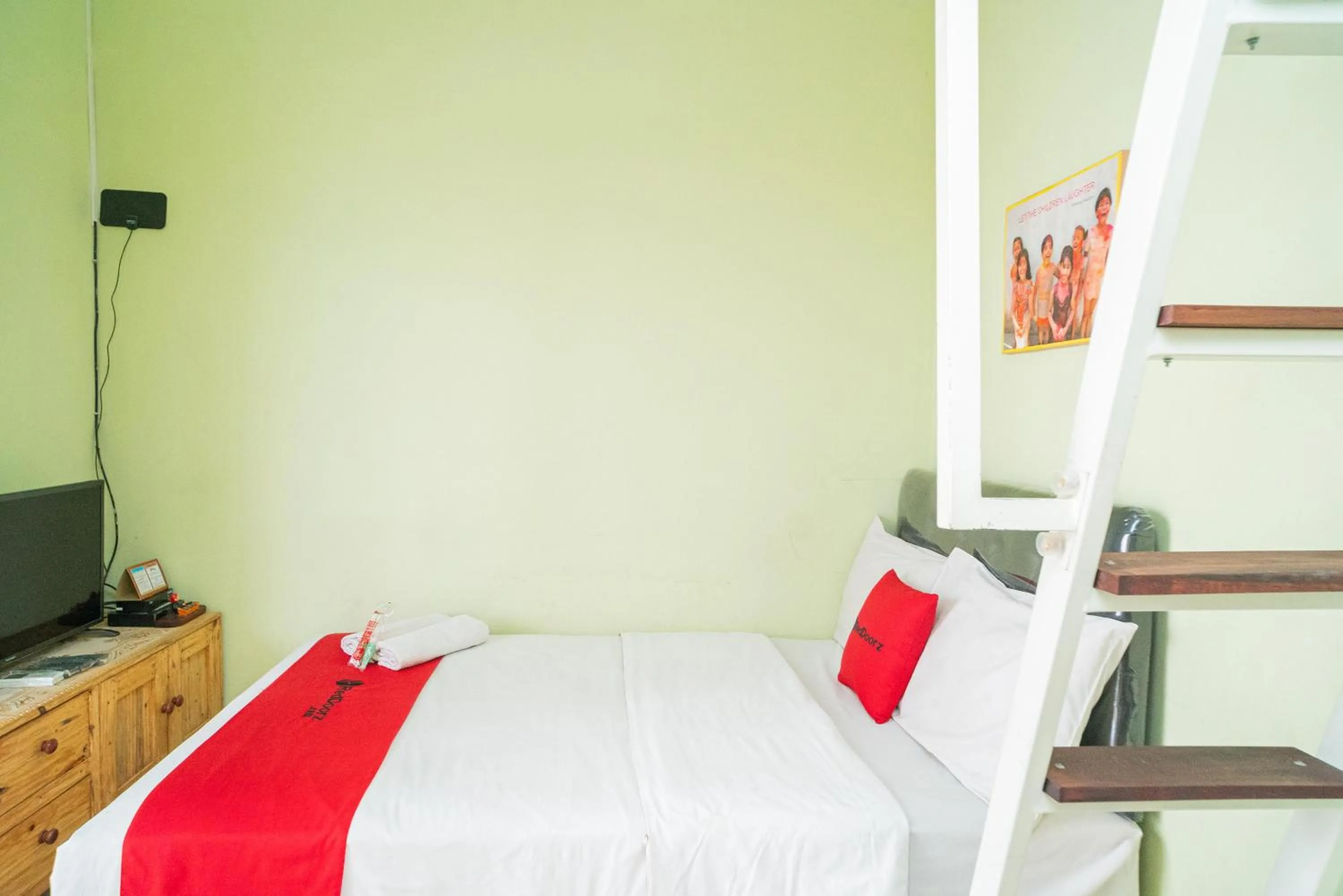Bedroom, Bed in RedDoorz Syariah near Suncity Mall Sidoarjo