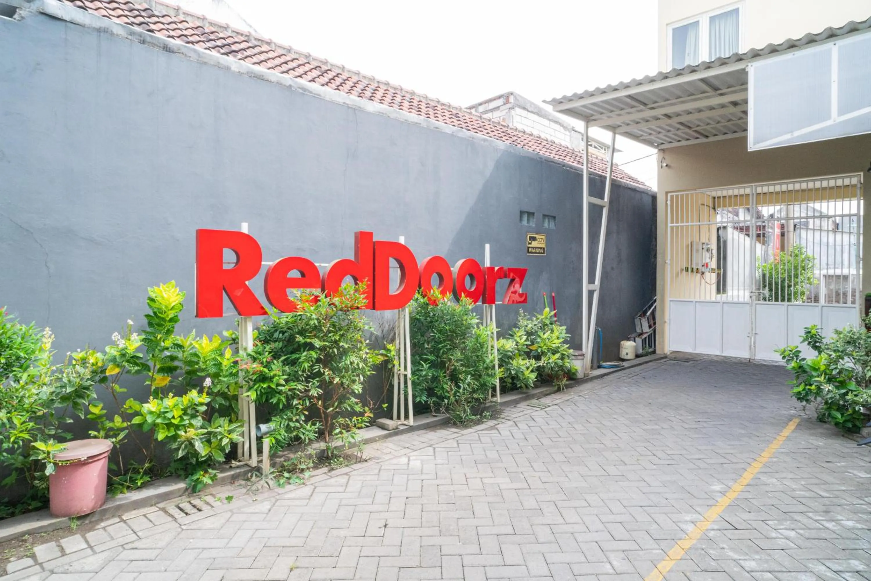 Property logo or sign in RedDoorz Syariah near Suncity Mall Sidoarjo