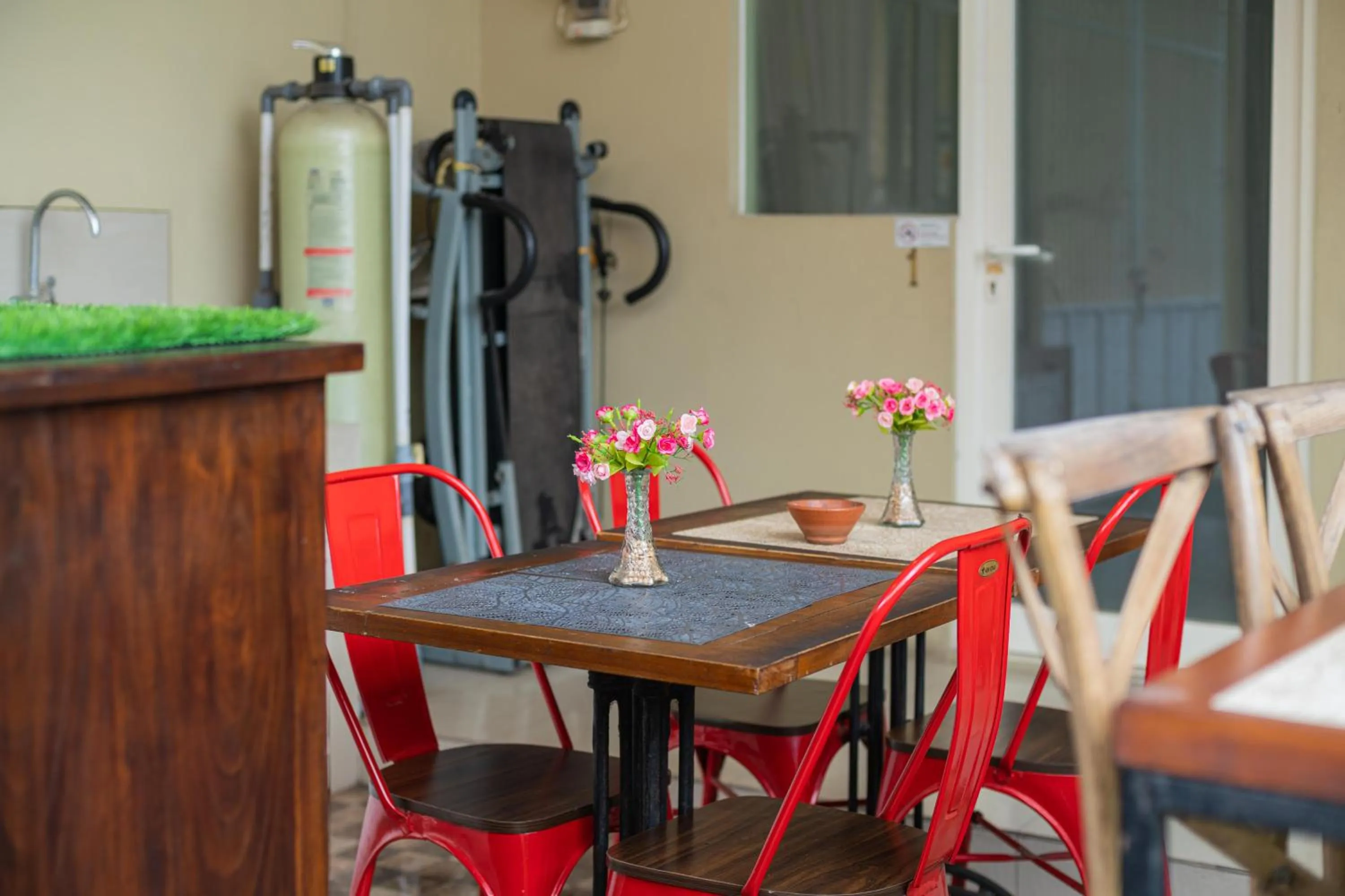 Restaurant/places to eat in RedDoorz Syariah near Suncity Mall Sidoarjo