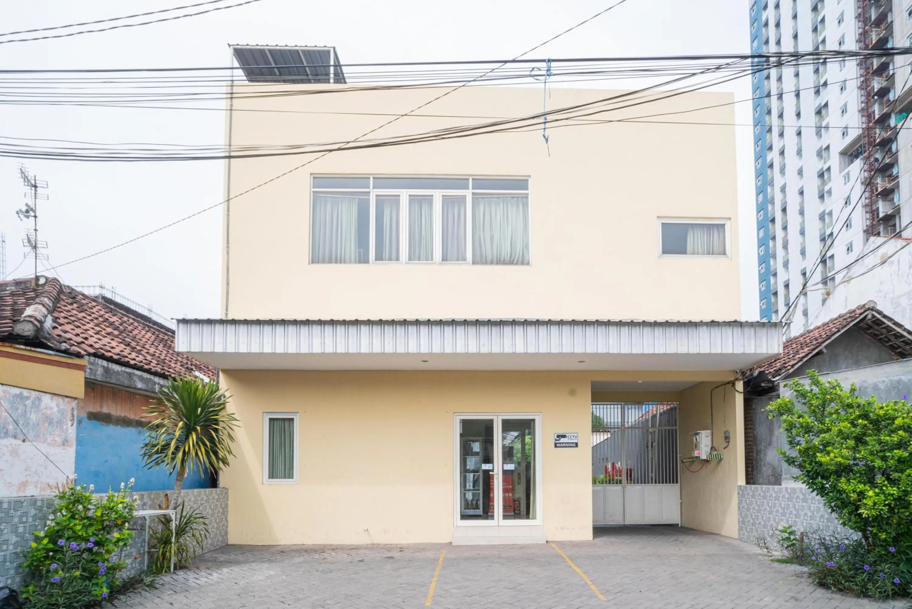 Property building in RedDoorz Syariah near Suncity Mall Sidoarjo