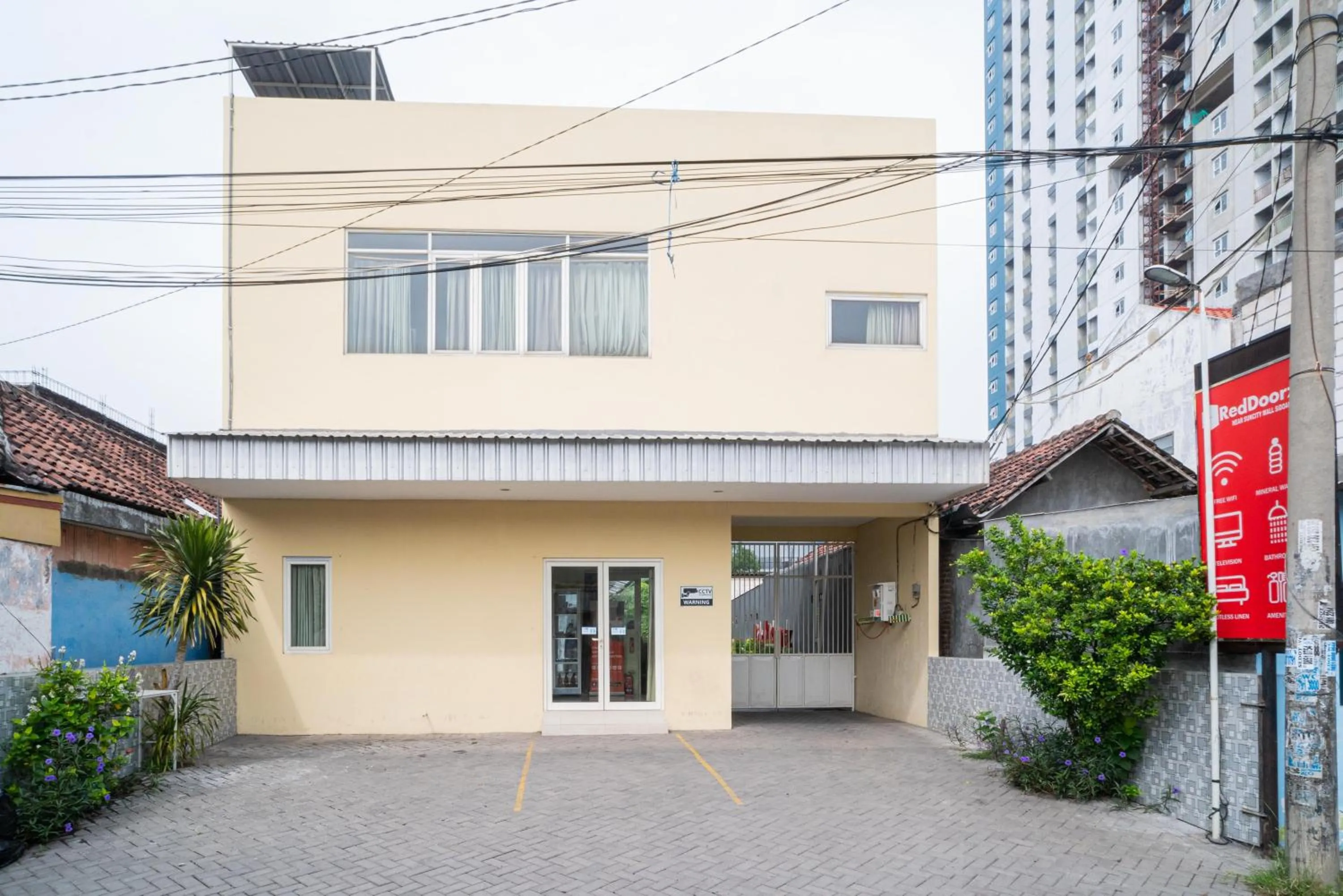Property building in RedDoorz Syariah near Suncity Mall Sidoarjo