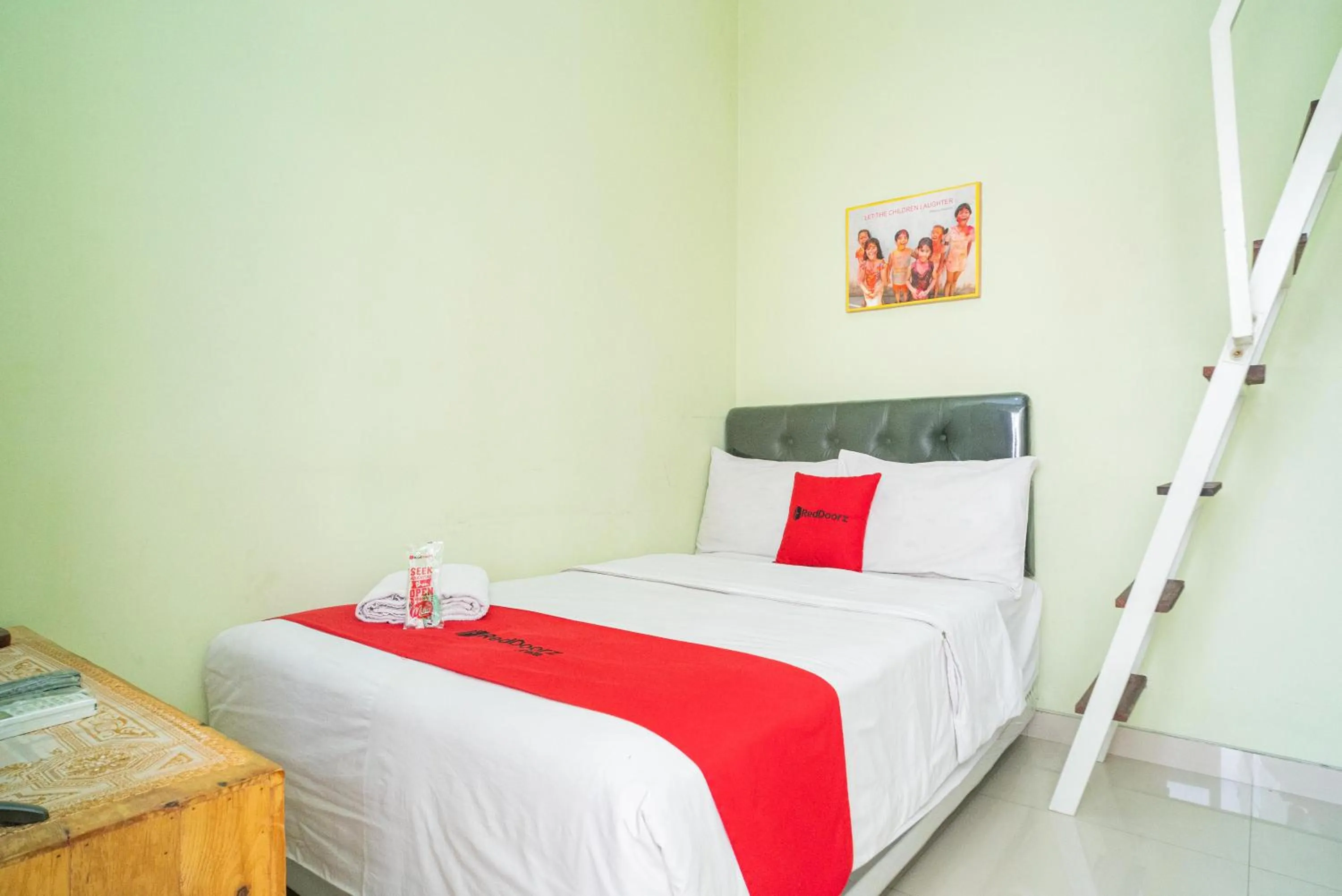 Bedroom, Bed in RedDoorz Syariah near Suncity Mall Sidoarjo