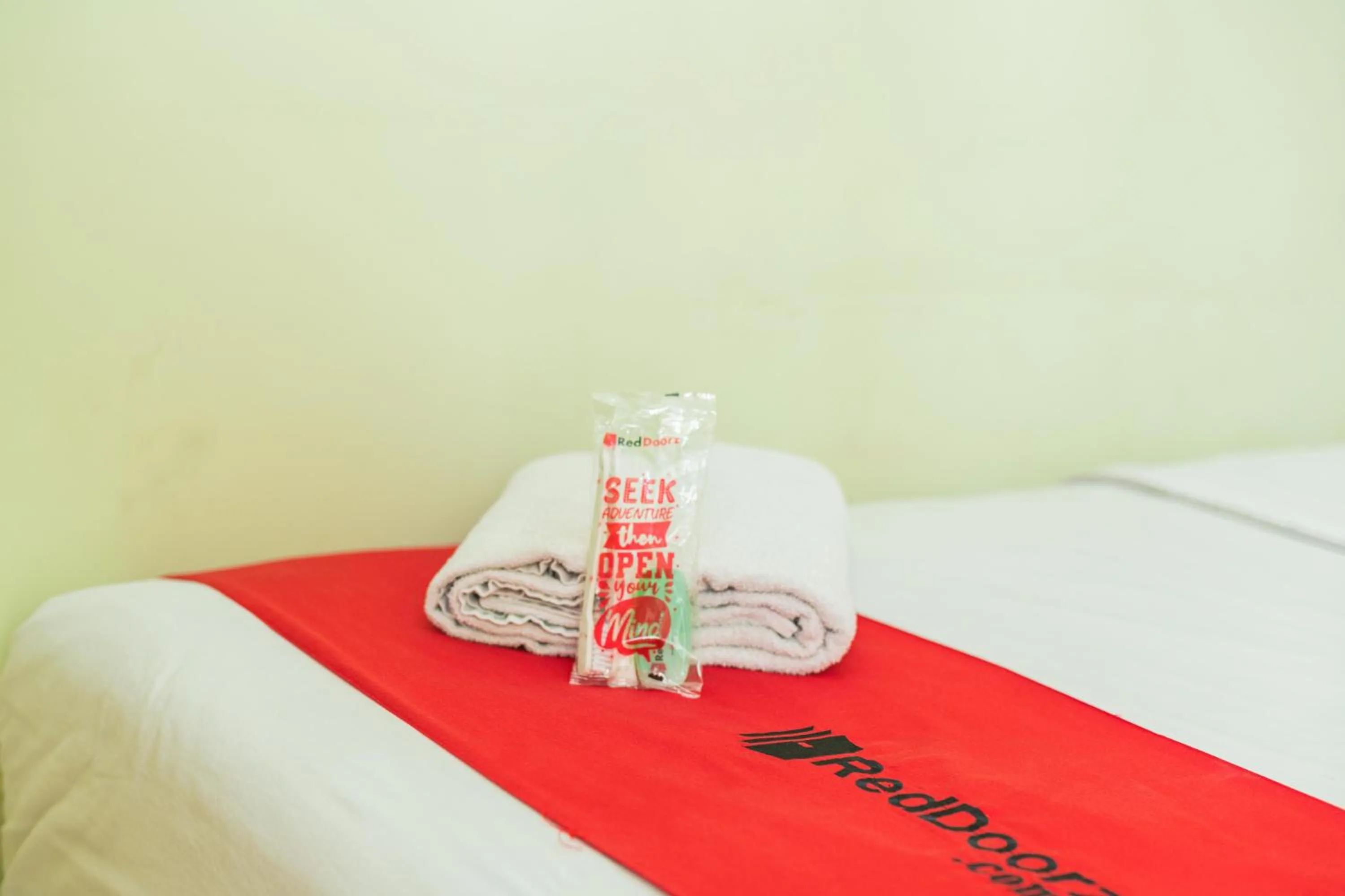Bedroom, Bed in RedDoorz Syariah near Suncity Mall Sidoarjo