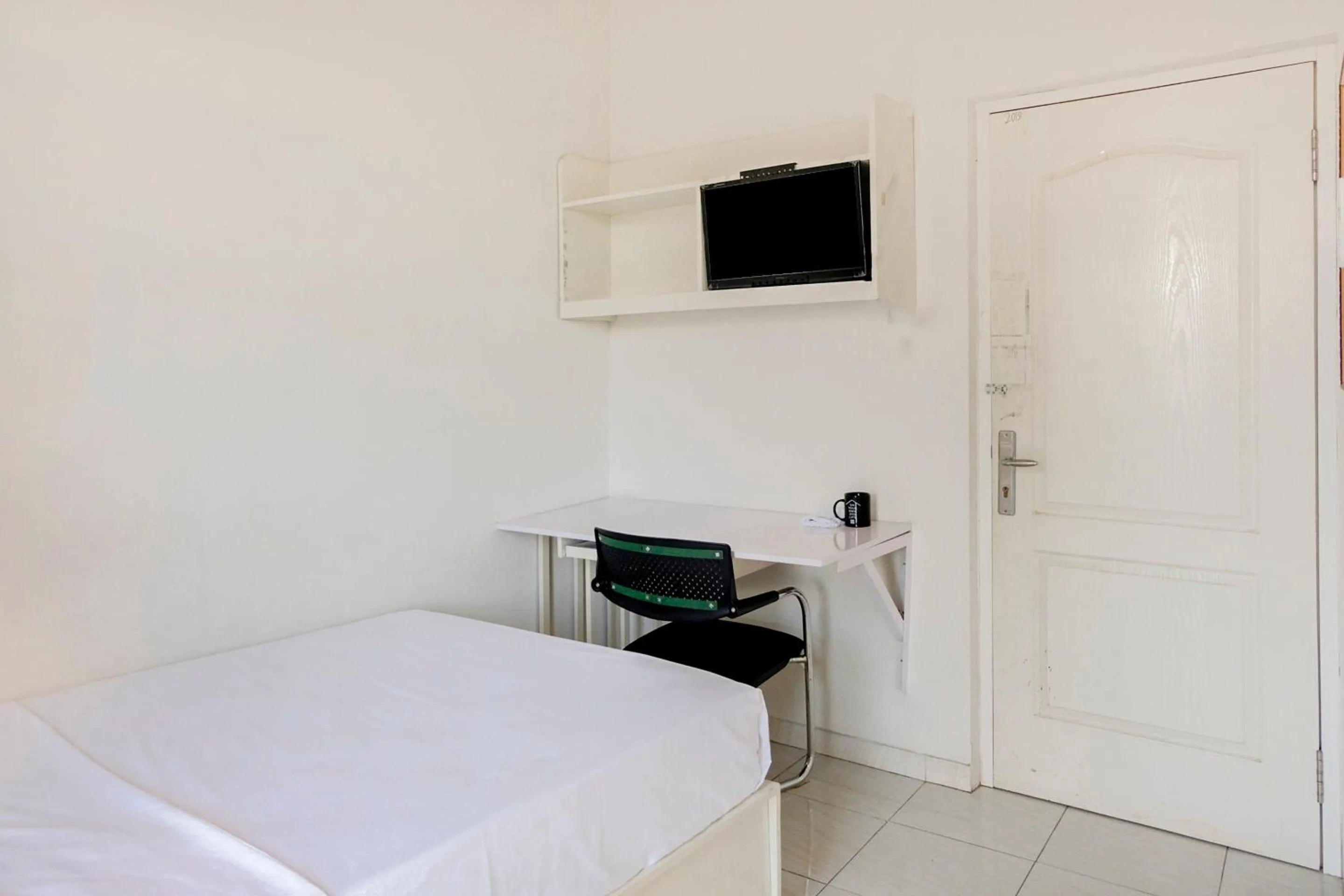 Bedroom in OYO Life 2760 Kost Simpang Borobudur 47