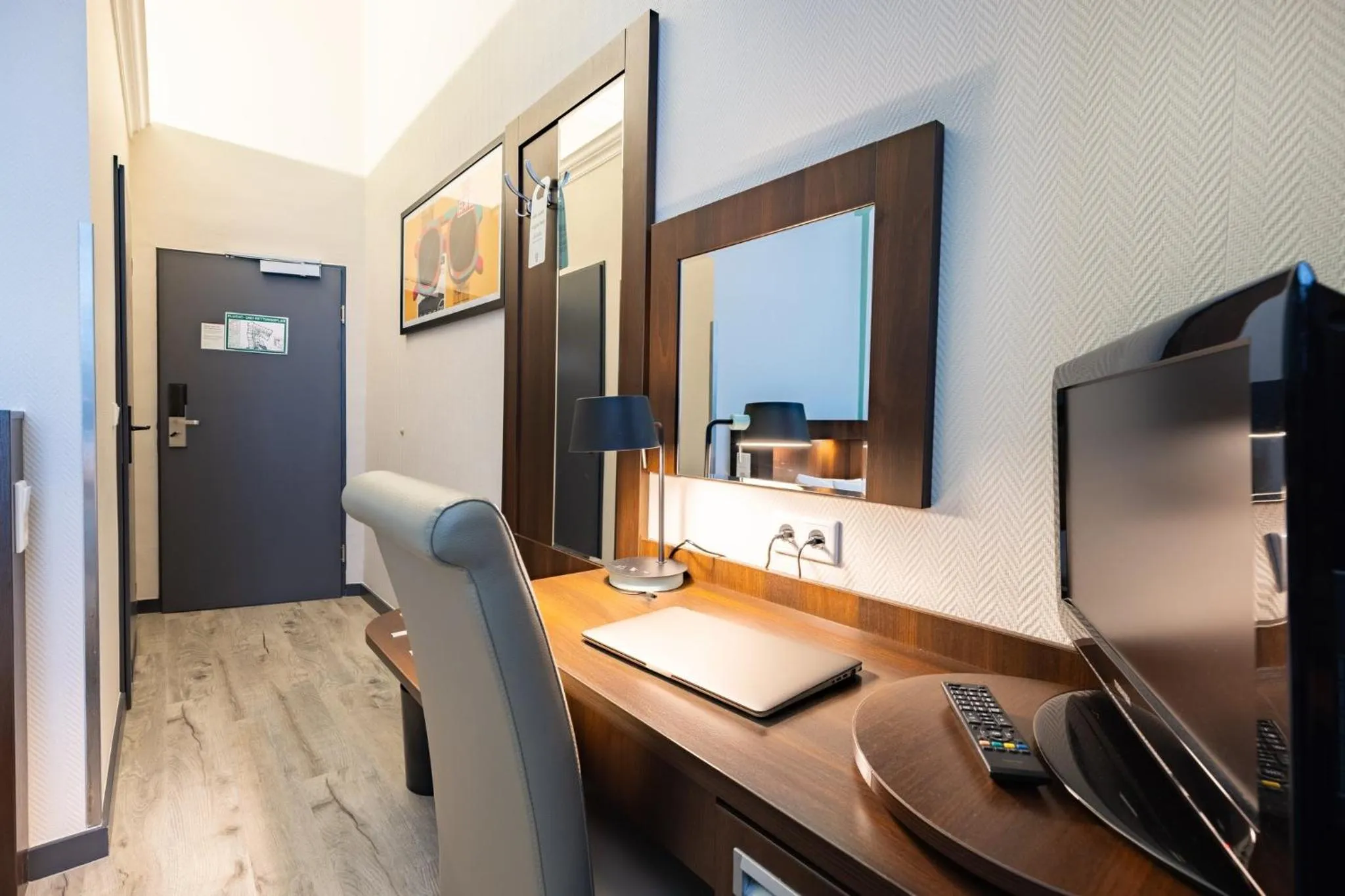 Photo of the whole room in Garner Hotel Hamburg - Graf Moltke by IHG