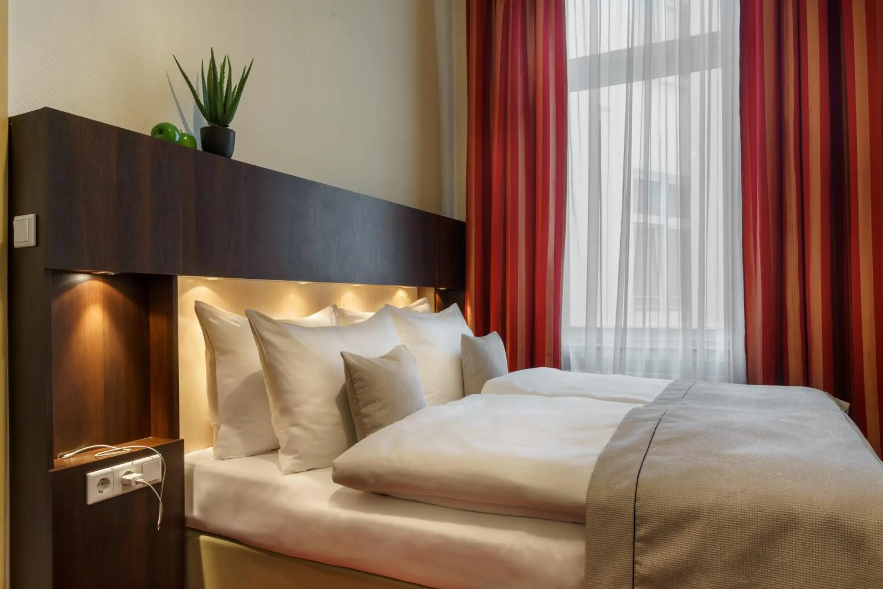 Photo of the whole room, Bed in Hotel Graf Moltke Hamburg Photo of the whole room, Bed in Hotel Graf Moltke Hamburg