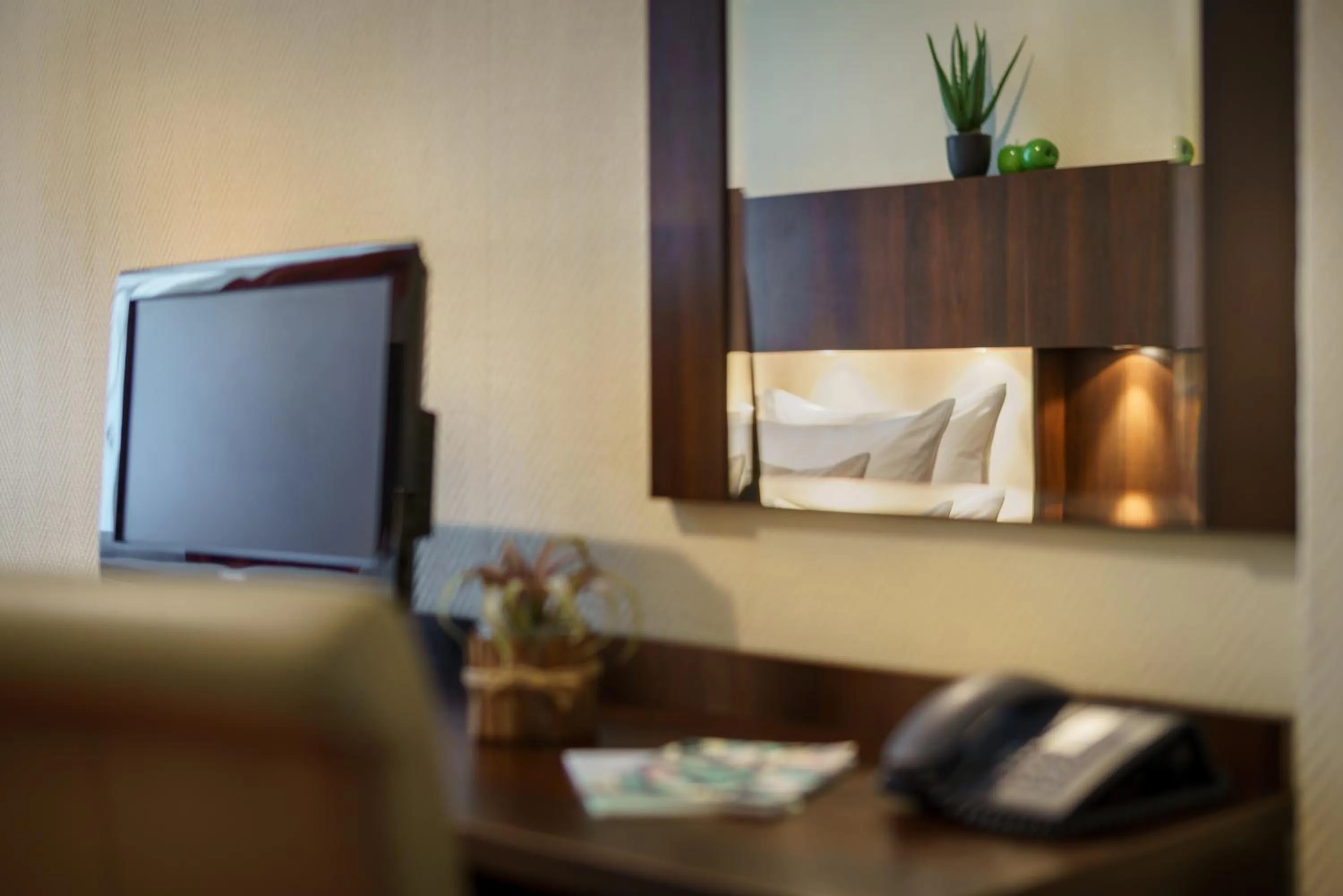 Photo of the whole room in Garner Hotel Hamburg - Graf Moltke by IHG