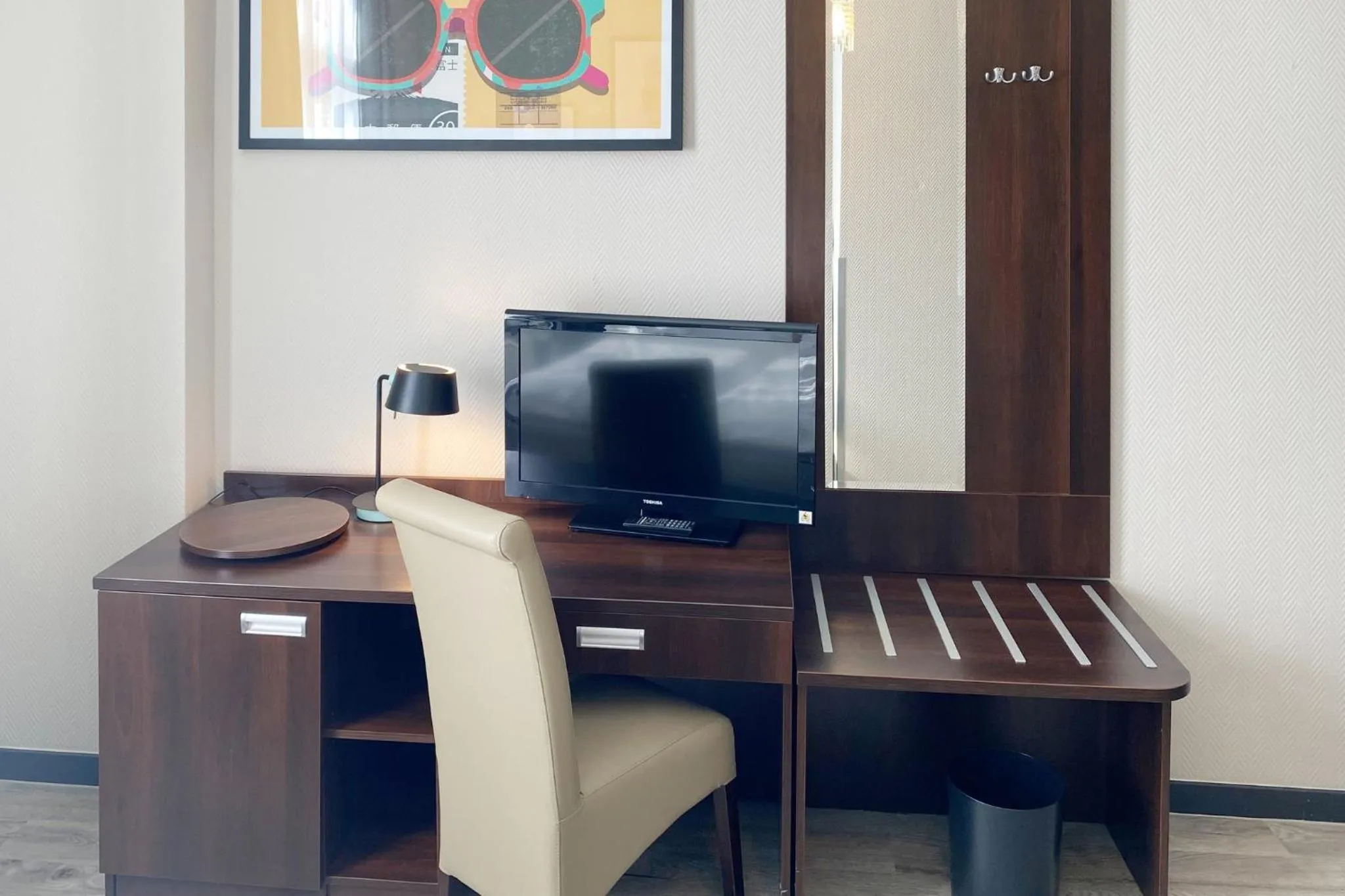 Photo of the whole room in Garner Hotel Hamburg - Graf Moltke by IHG