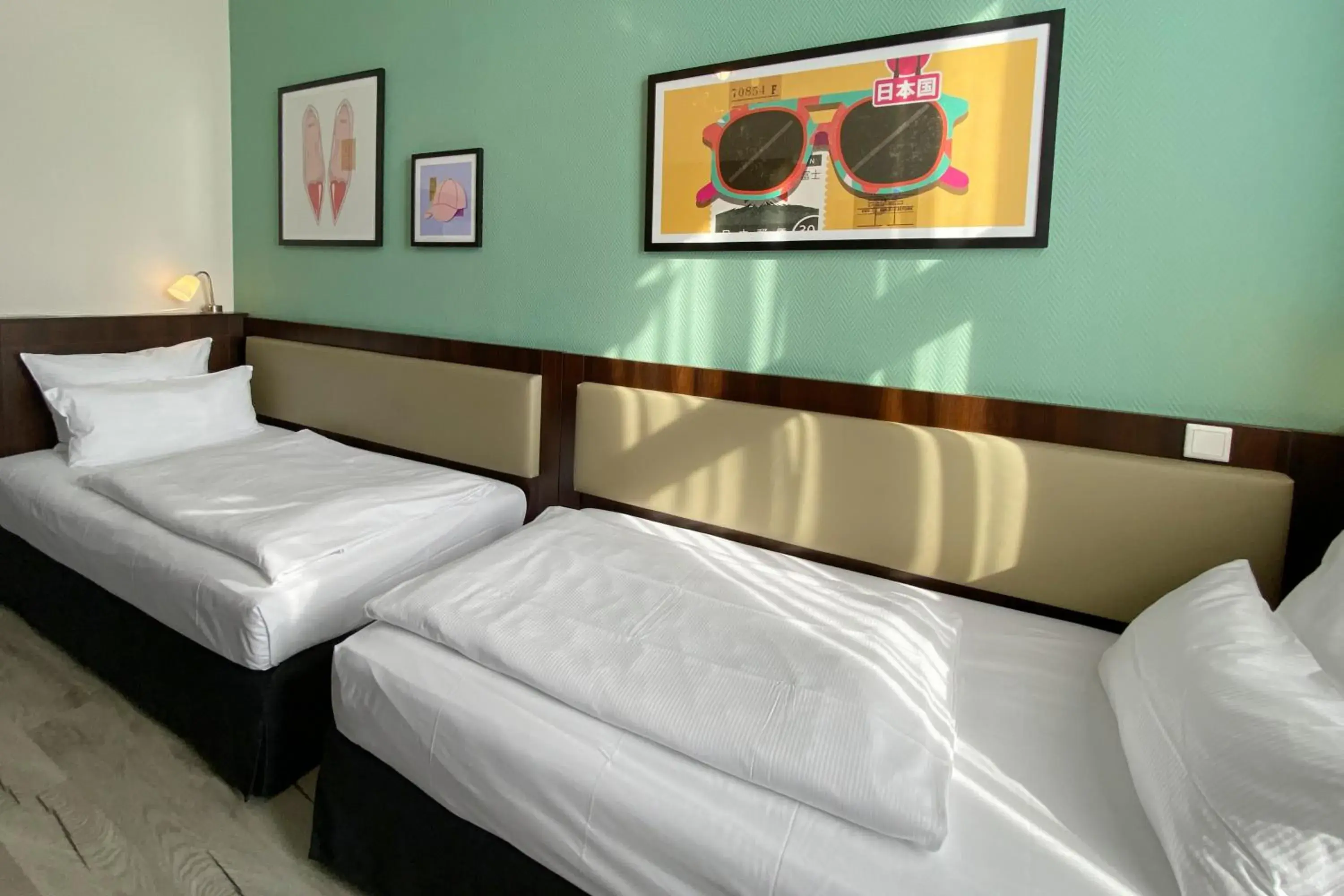 Photo of the whole room, Bed in Garner Hotel Hamburg - Graf Moltke by IHG Photo of the whole room, Bed in Garner Hotel Hamburg - Graf Moltke by IHG