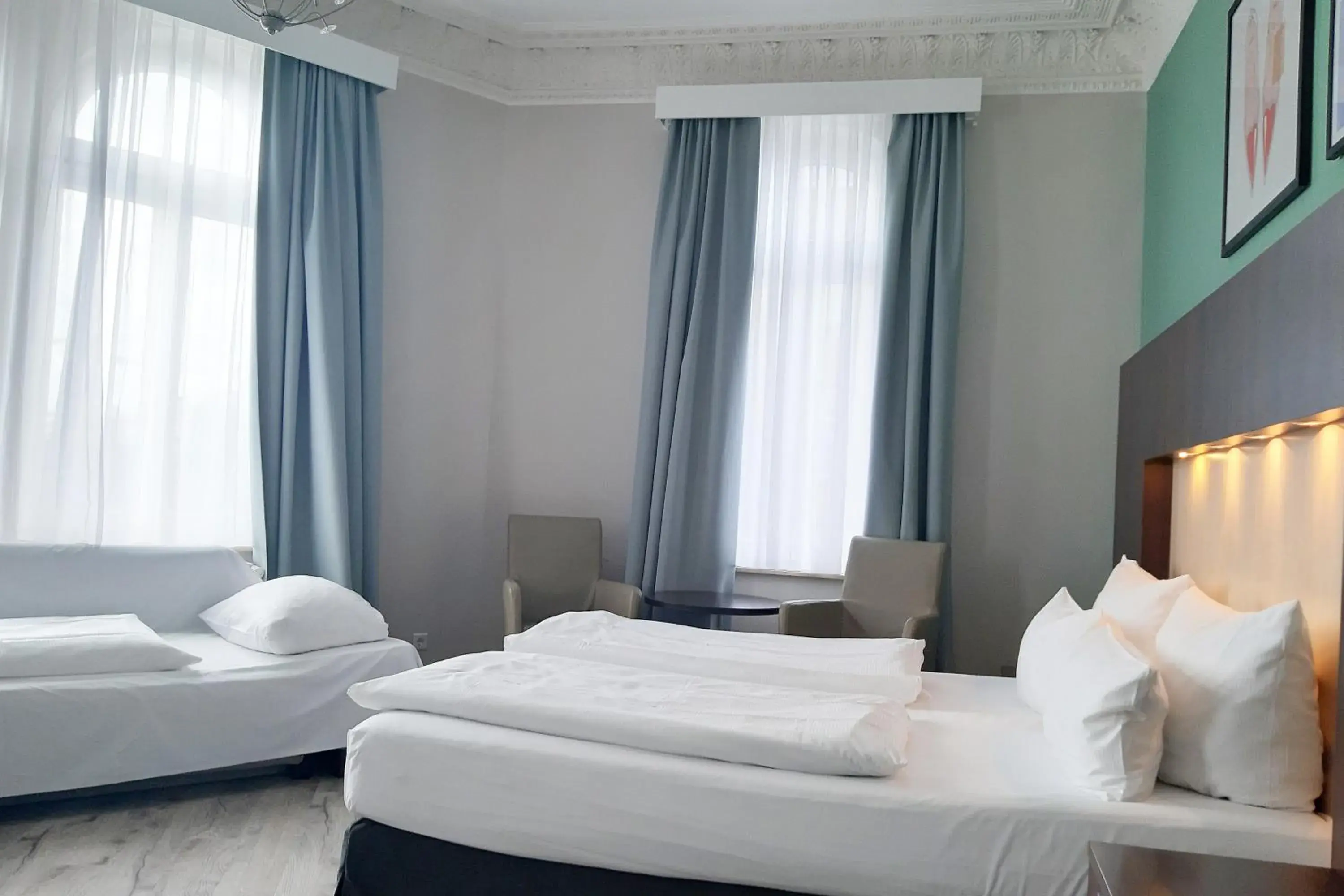 Photo of the whole room, Bed in Garner Hotel Hamburg - Graf Moltke by IHG Photo of the whole room, Bed in Garner Hotel Hamburg - Graf Moltke by IHG