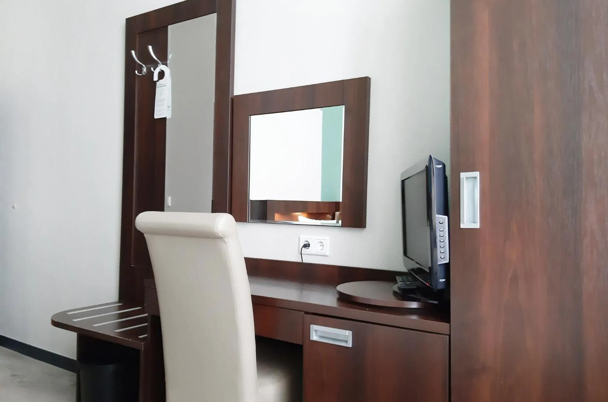 Photo of the whole room in Garner Hotel Hamburg - Graf Moltke by IHG