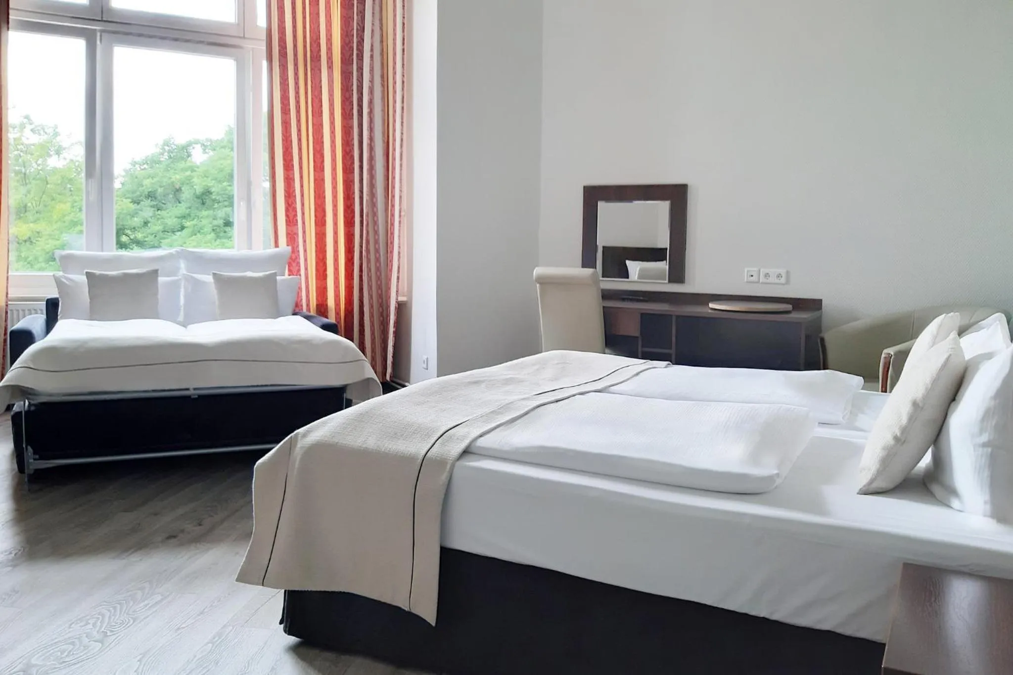 Bedroom, Bed in Garner Hotel Hamburg - Graf Moltke by IHG