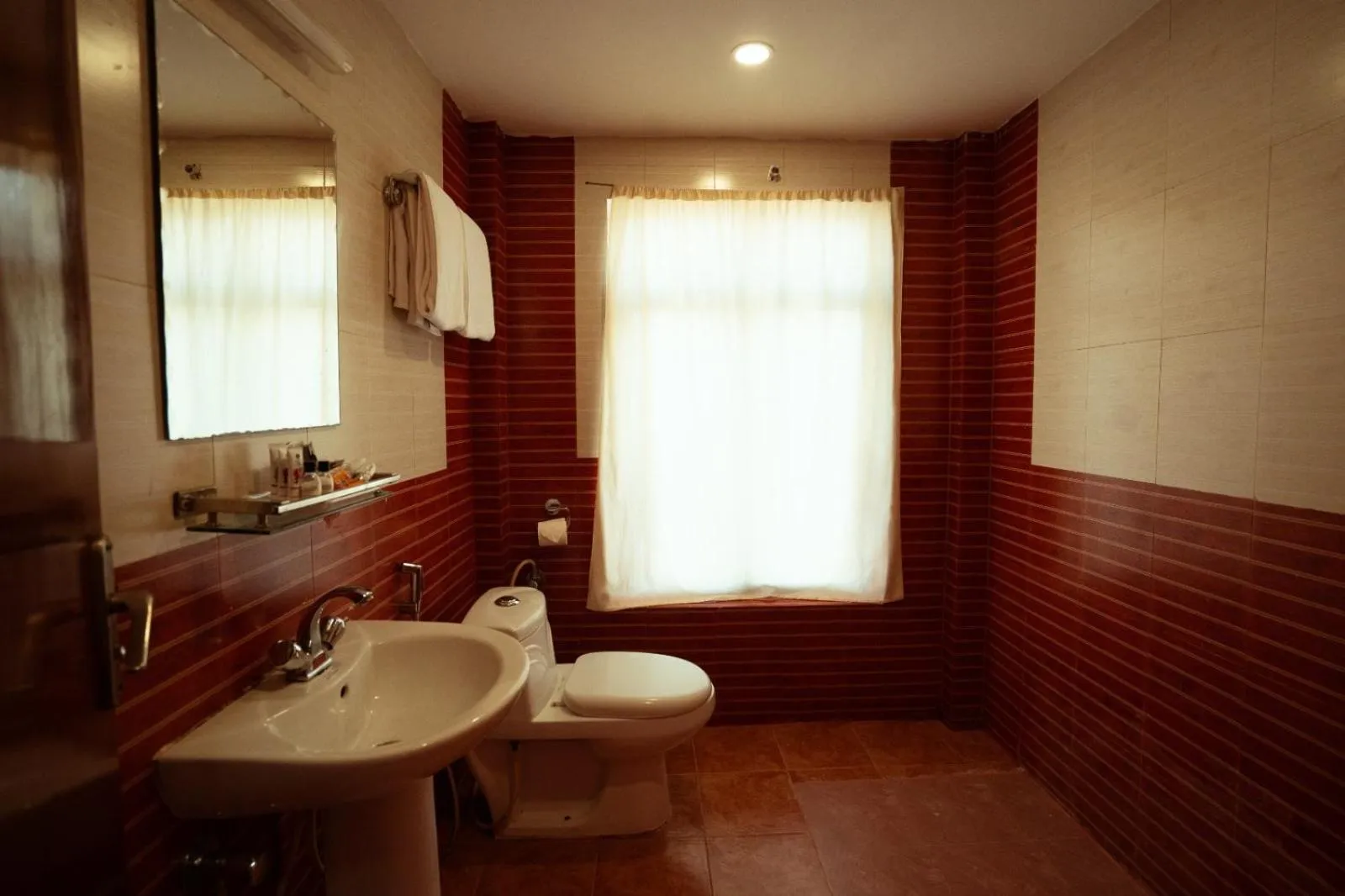 Toilet in Gateway Himalaya Resort