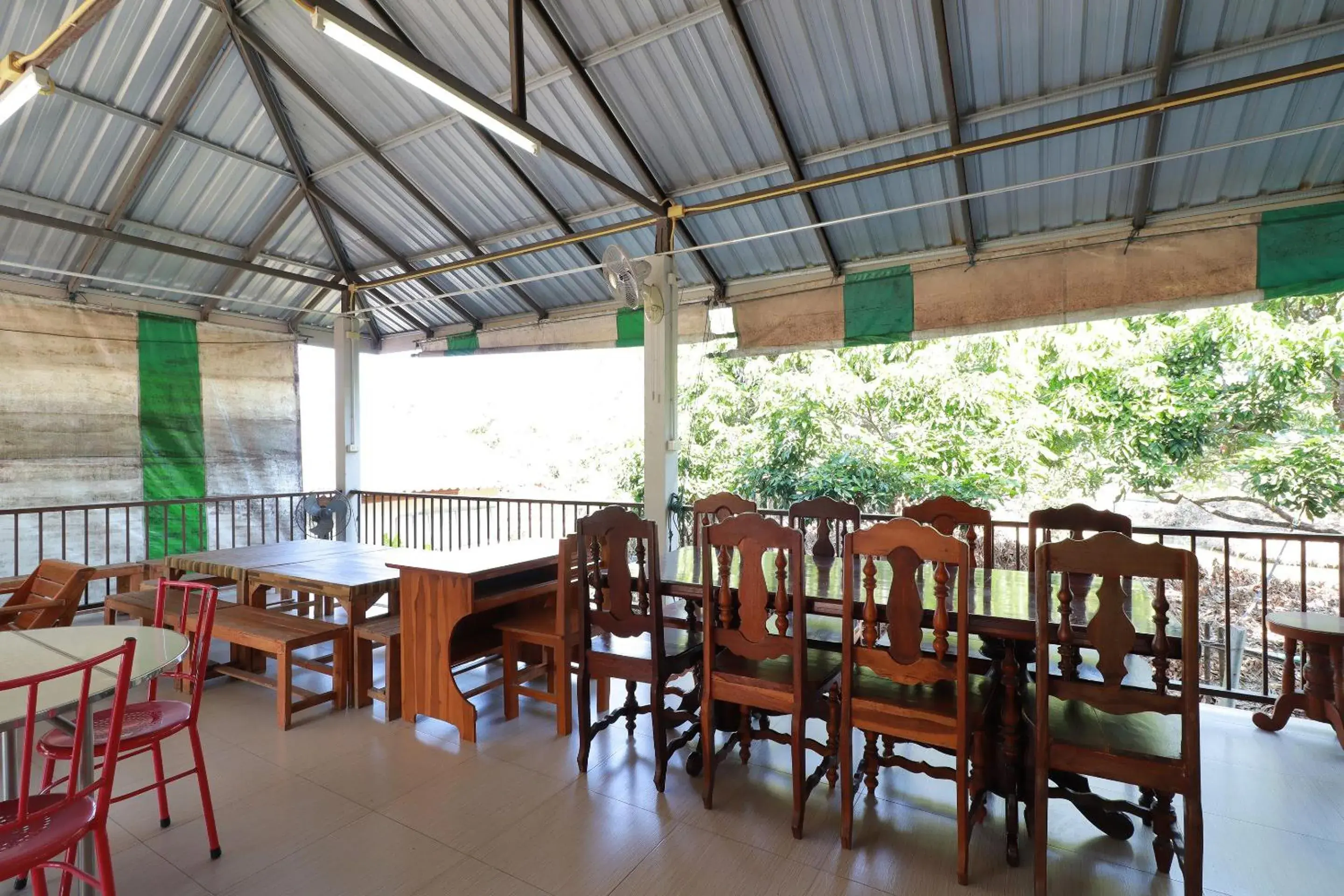 Restaurant/places to eat in OYO 553 Kongsup Resort Restaurant/places to eat in OYO 553 Kongsup Resort