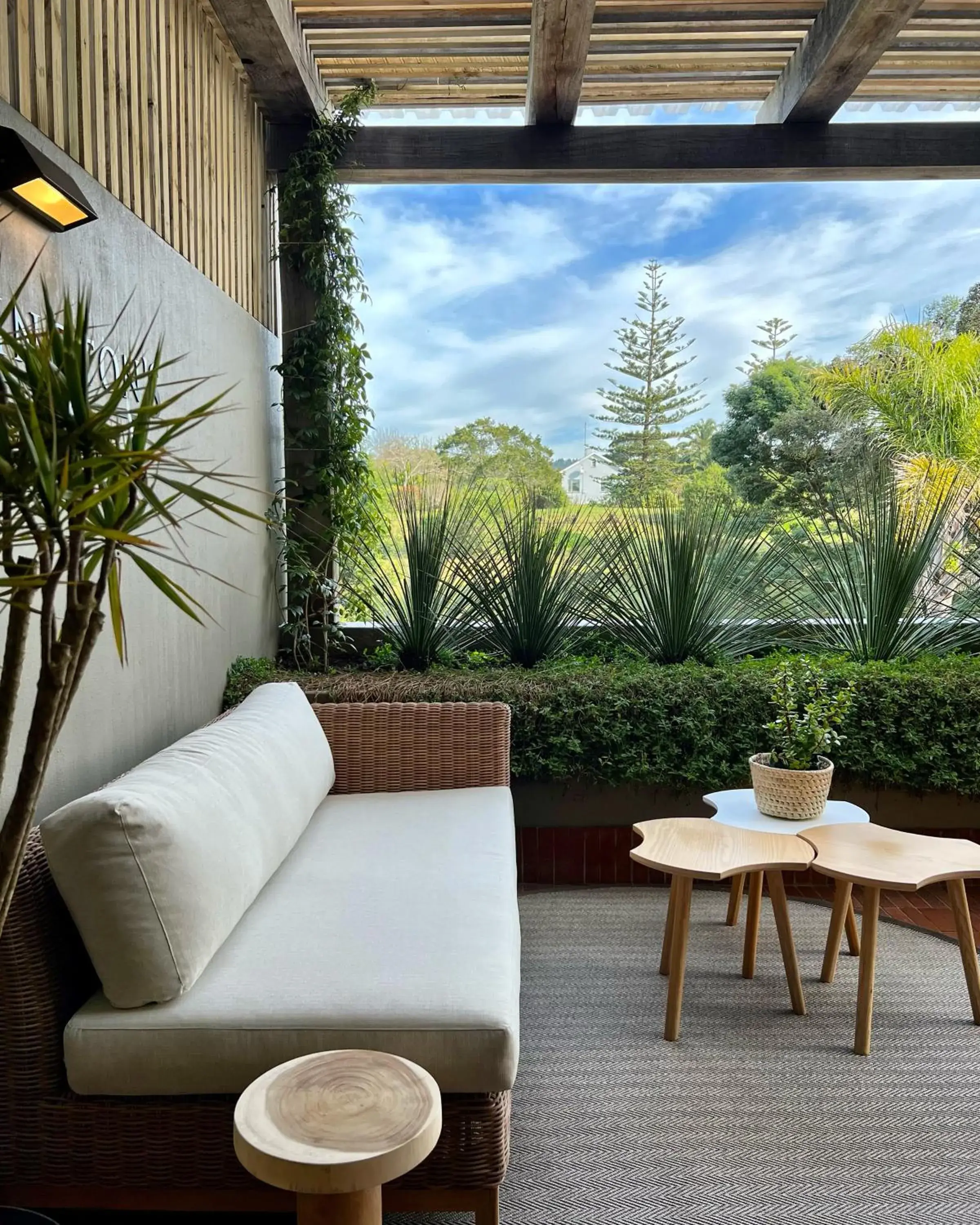 Facade/entrance in Barrington's Facade/entrance in Barrington's