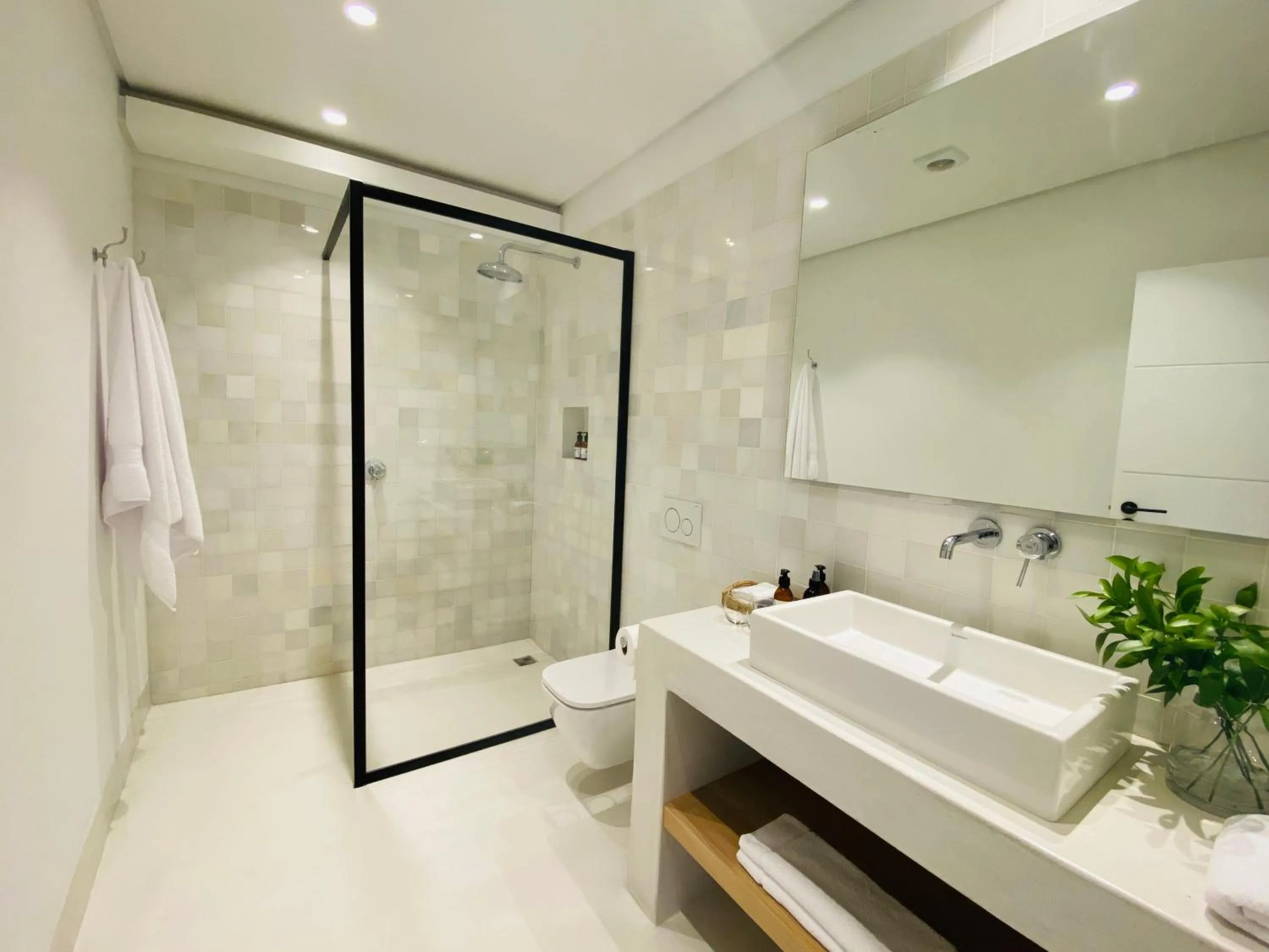 Shower in Barrington's