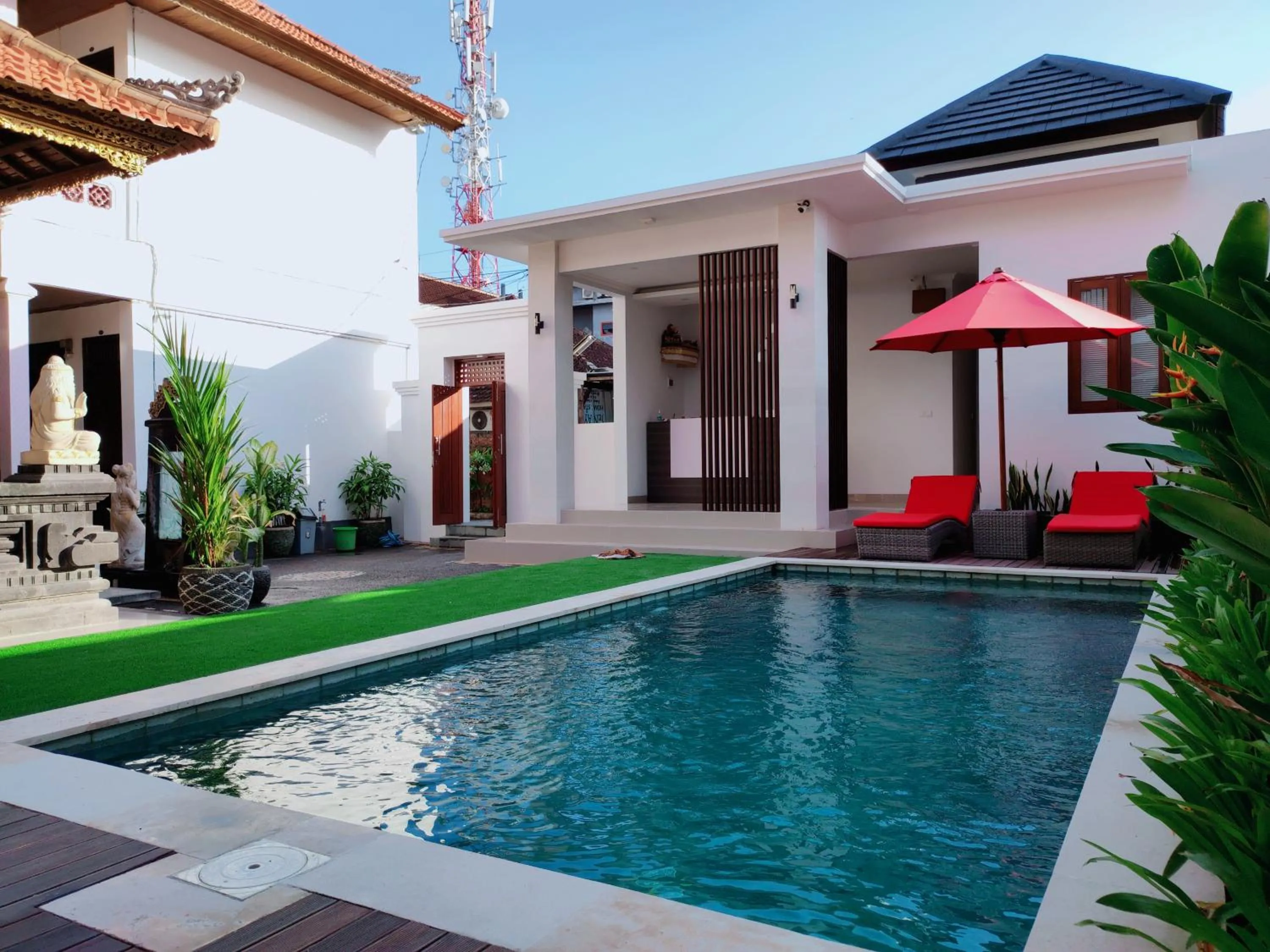 Swimming pool in Pondok DenAyu Homestay
