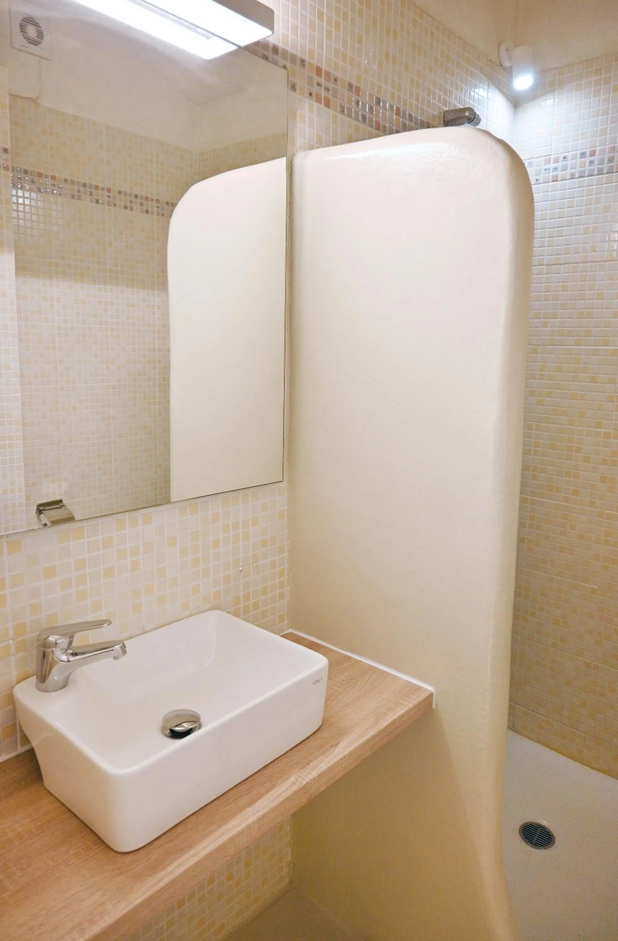 Shower in Sea Breeze Mykonos