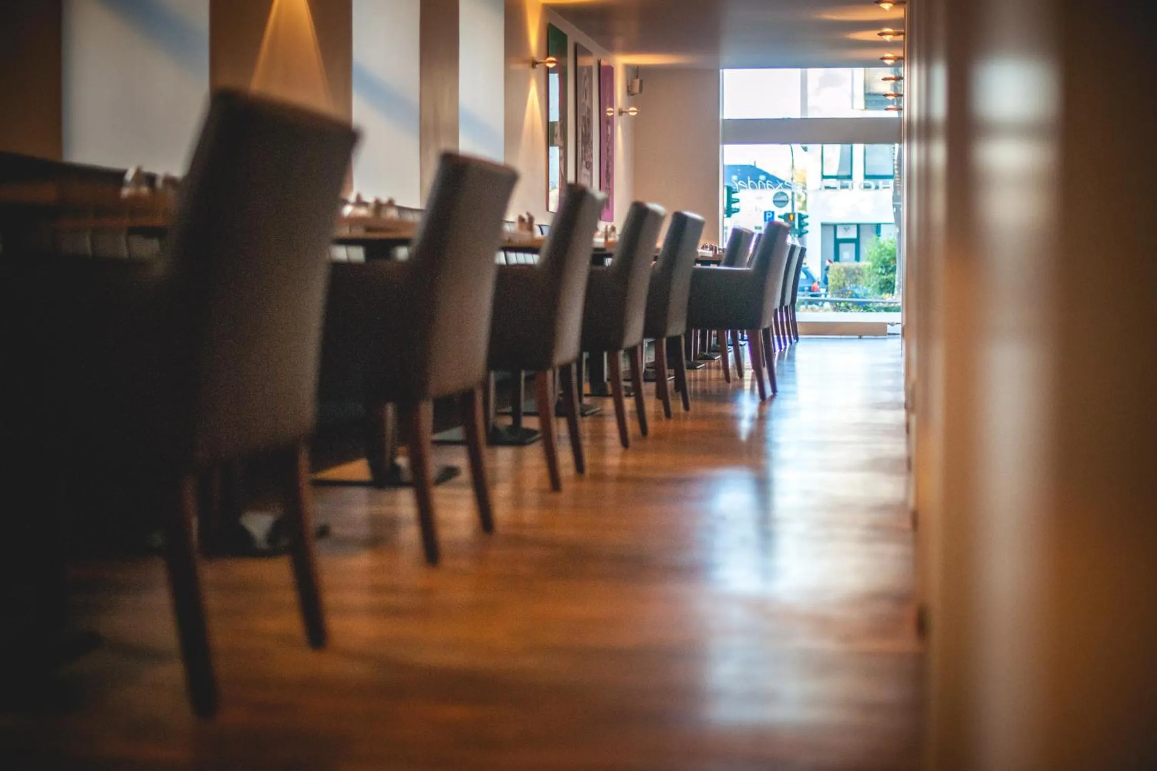 Restaurant/places to eat in Hotel Alexander